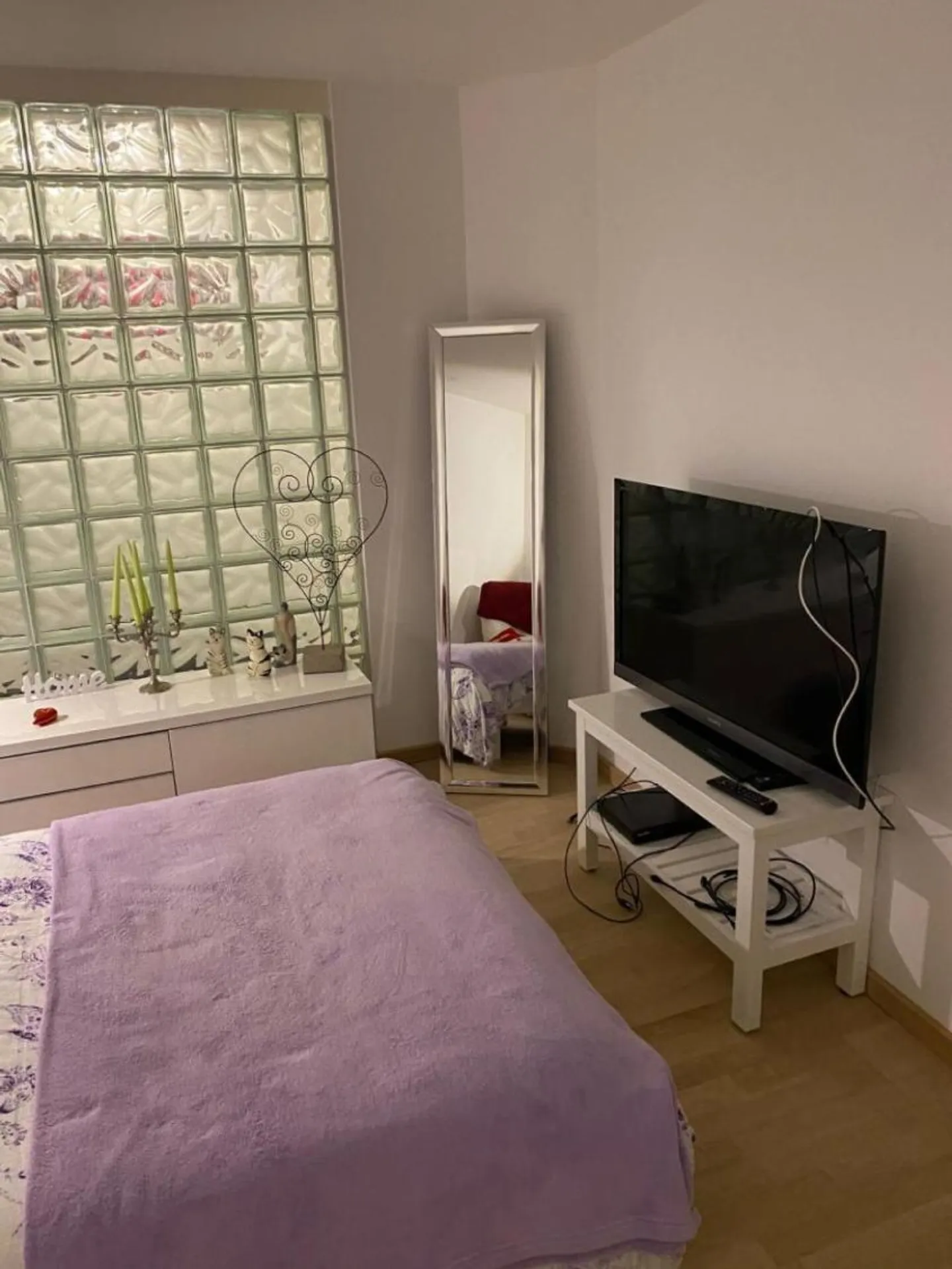 Room for student - Photo 6 of 8