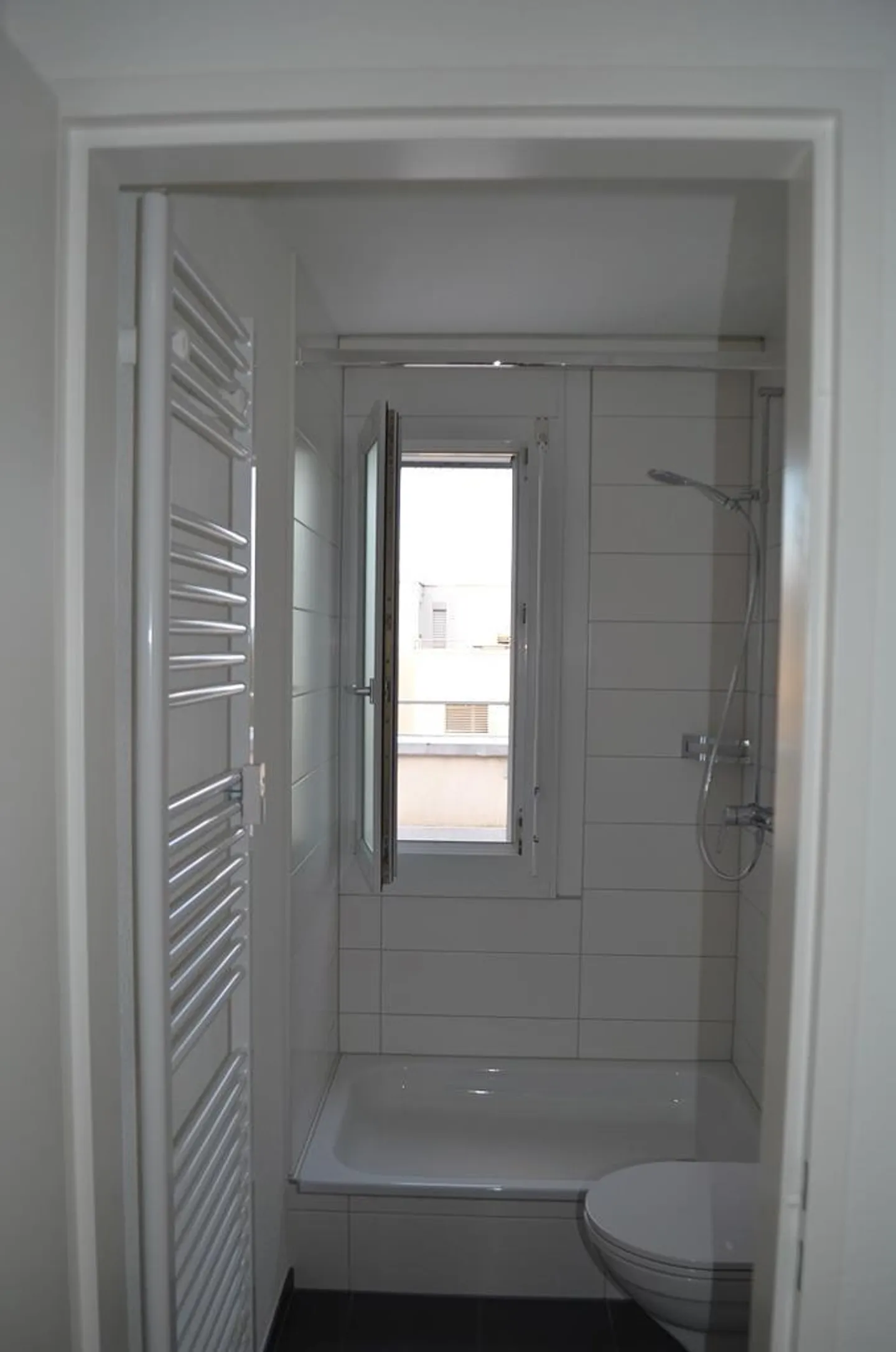 4.5-room penthouse apartment with fireplace and large roof terrace - Photo 7 of 11