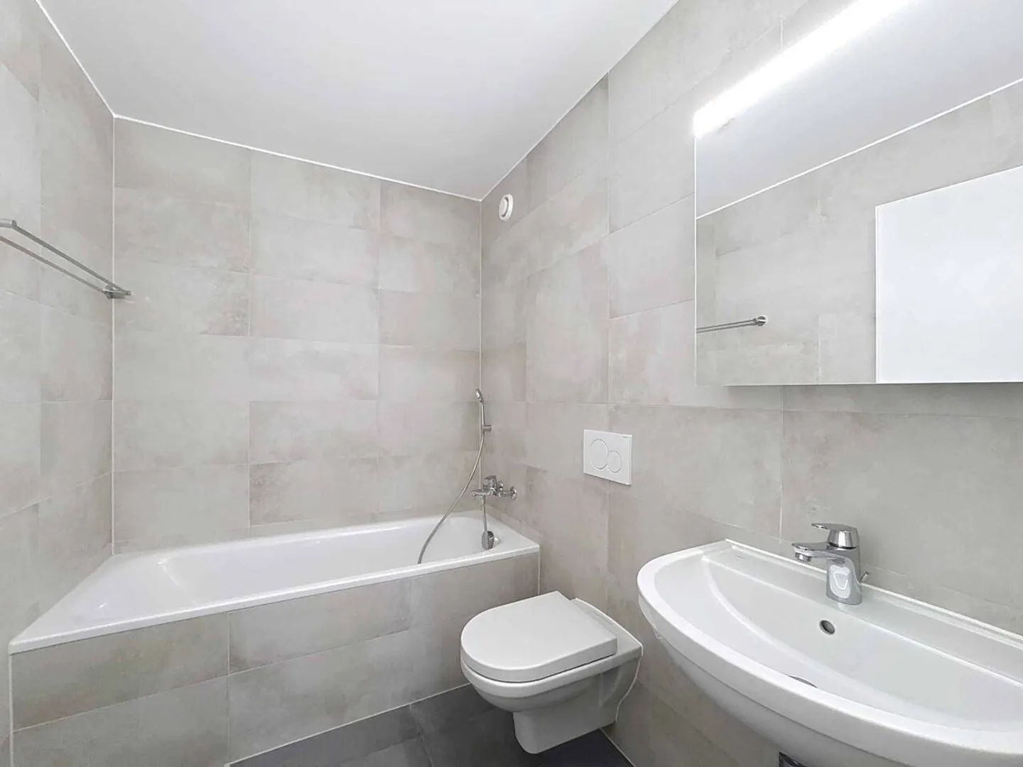 Sehr schöne 3,5-Zimmer-Wohnung mit großem Balkon im 3. Stock - Foto 9 von 12