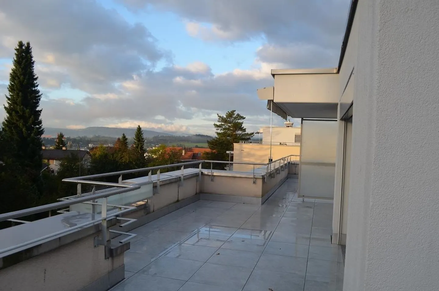 4.5-room penthouse apartment with fireplace and large roof terrace - Photo 9 of 11