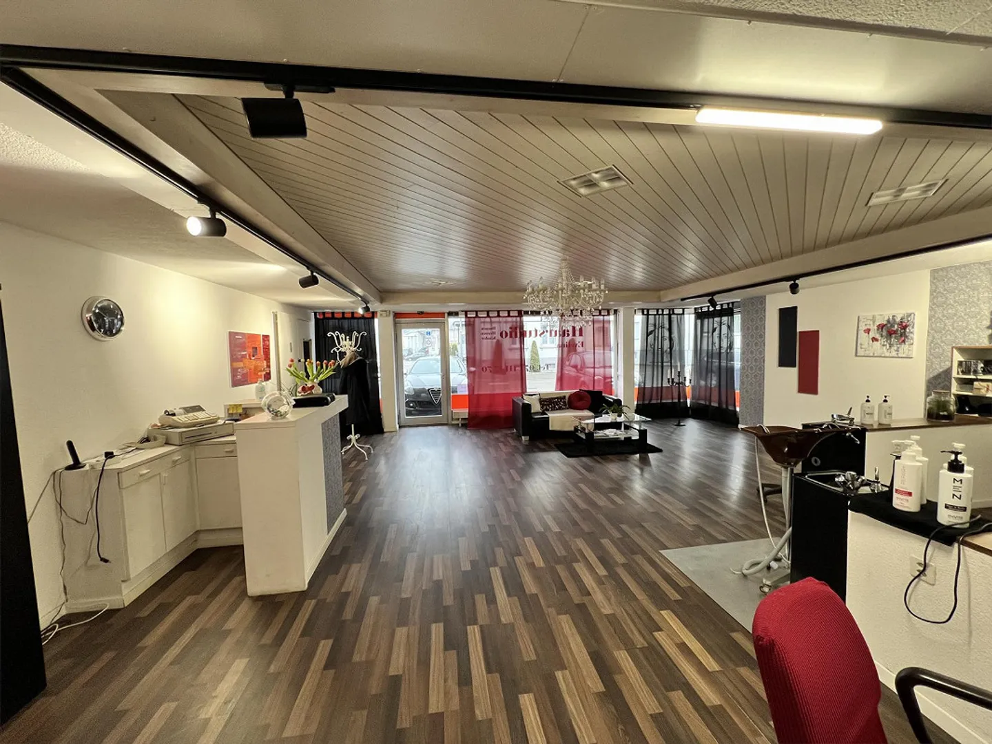 Spazio commerciale spazioso e attraente in una posizione centrale - Foto 3 di 5