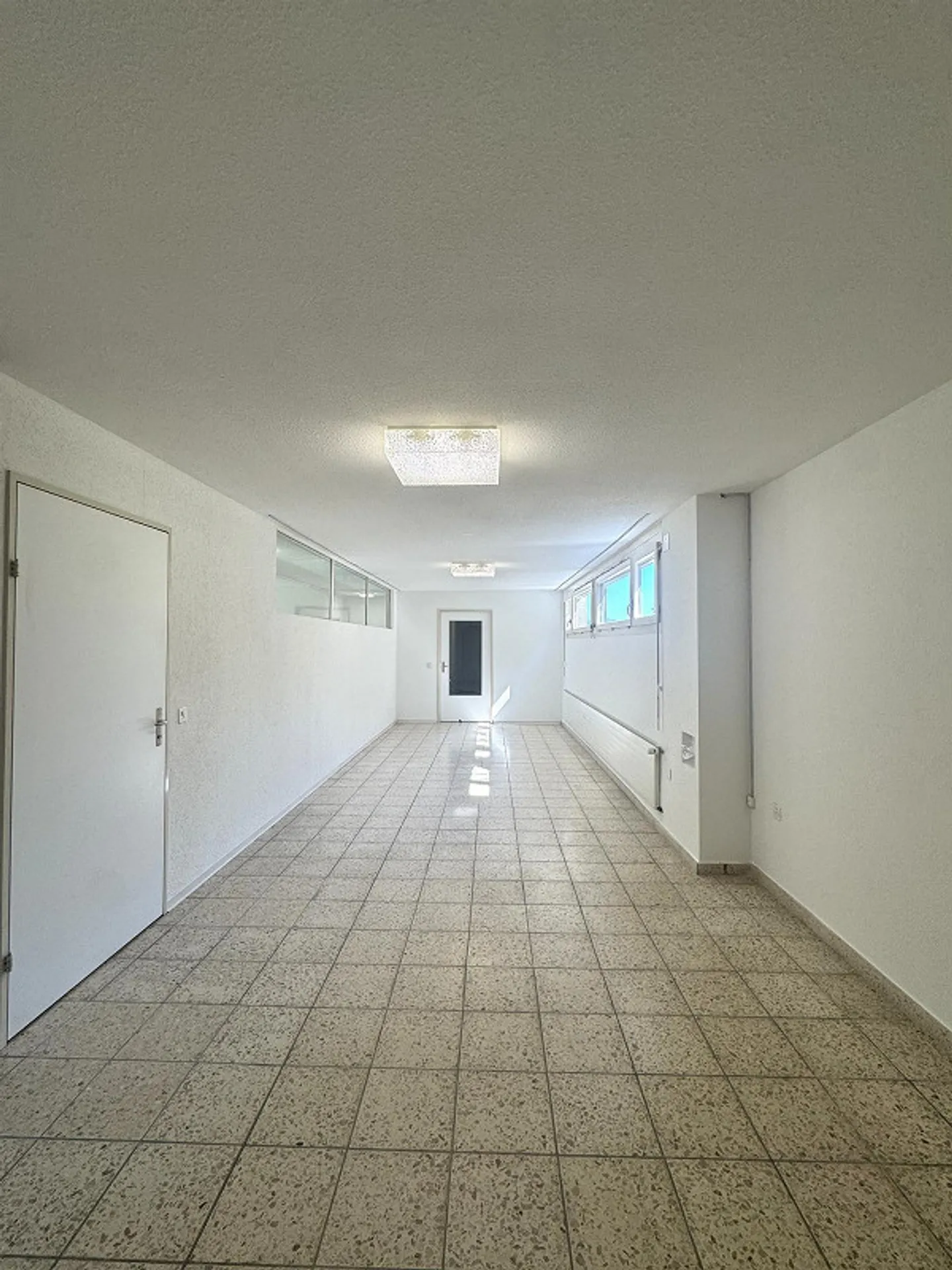 Spacious storage space in a central location in Kilchberg - versatile use - Photo 1 of 2