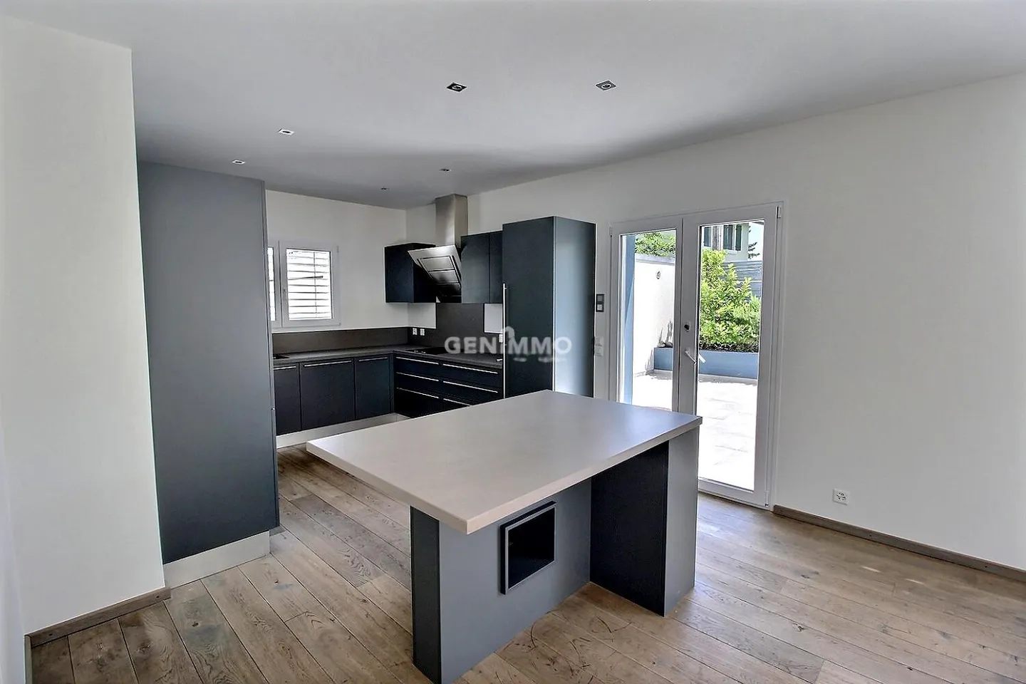Beautiful semi-detached house with 4 bedrooms - Photo 2 of 7