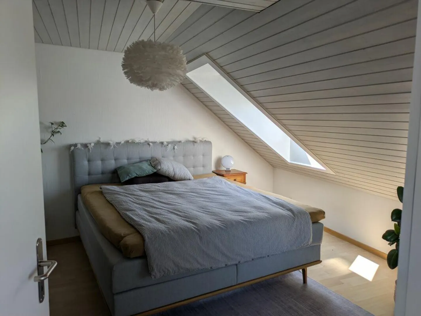 Charmante appartement de 2,5 pièces avec balcon et vue - Photo 6 sur 9