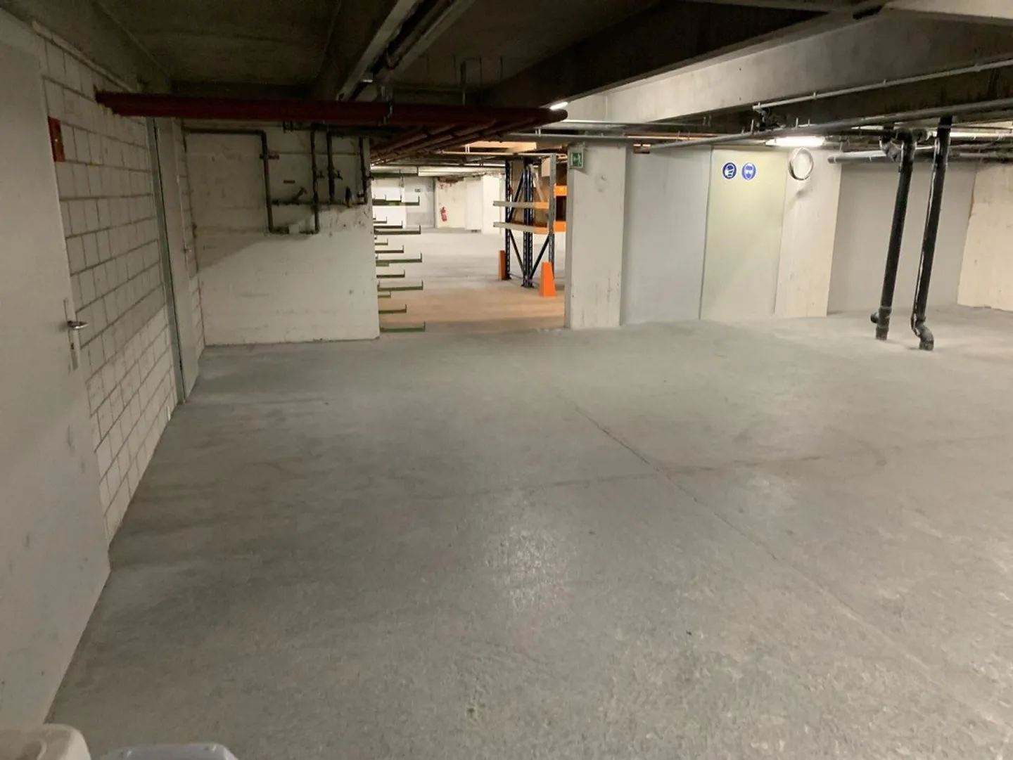 Area di stoccaggio e logistica con carroponte e accettazione merci a Villme... - Foto 4 di 13
