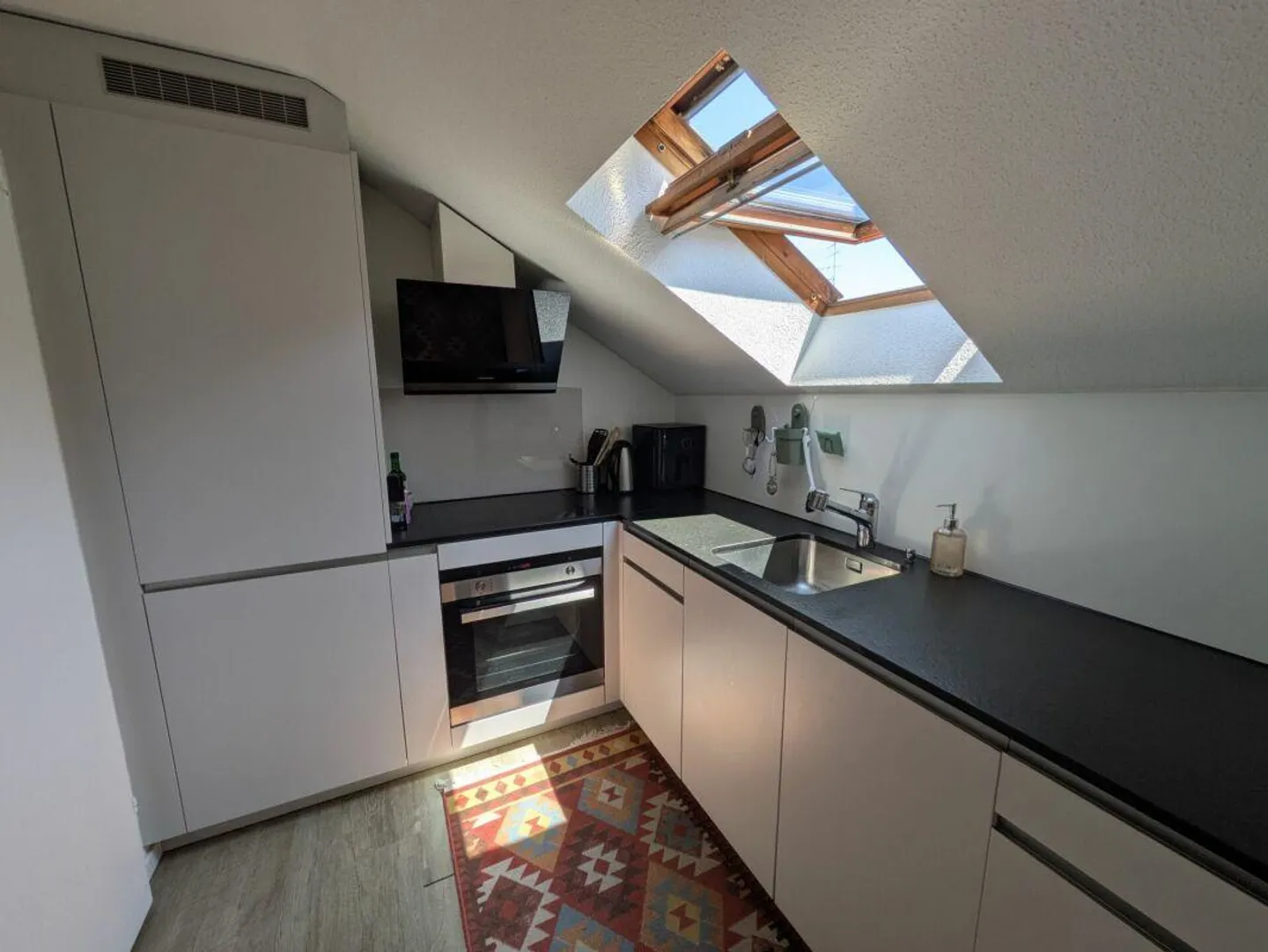 Charmante appartement de 2,5 pièces avec balcon et vue - Photo 9 sur 9