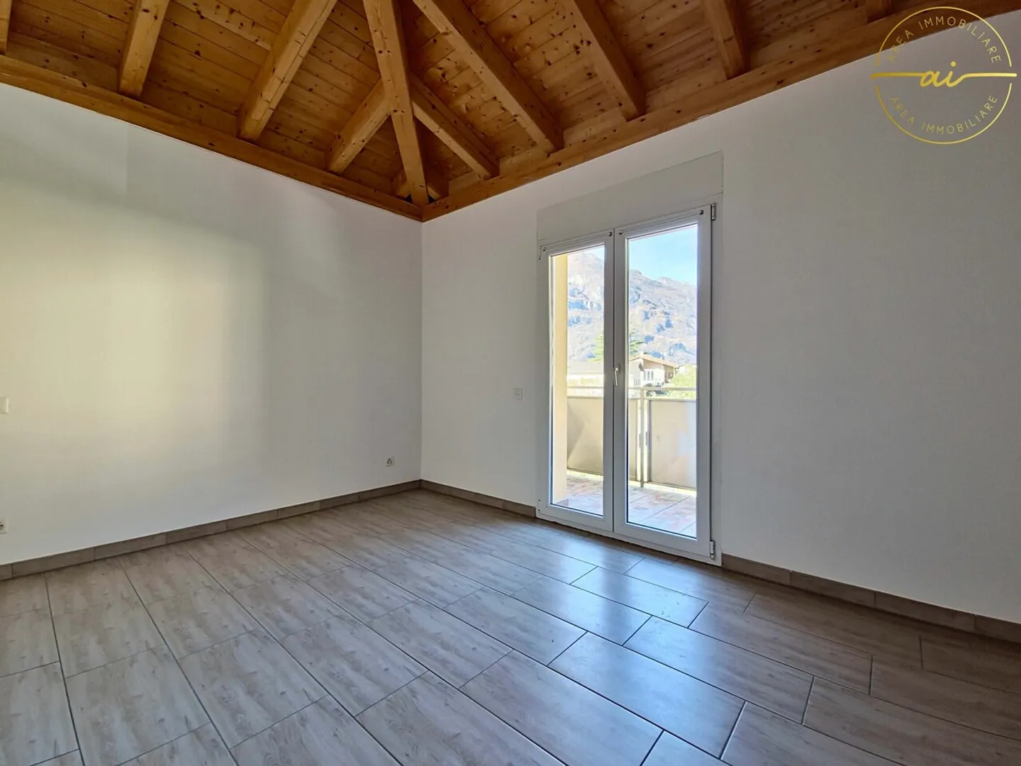 SPLENDIDE MAISON DE BOUT AVEC JARDIN PRIVÉ À CRESCIANO - Photo 1 sur 13