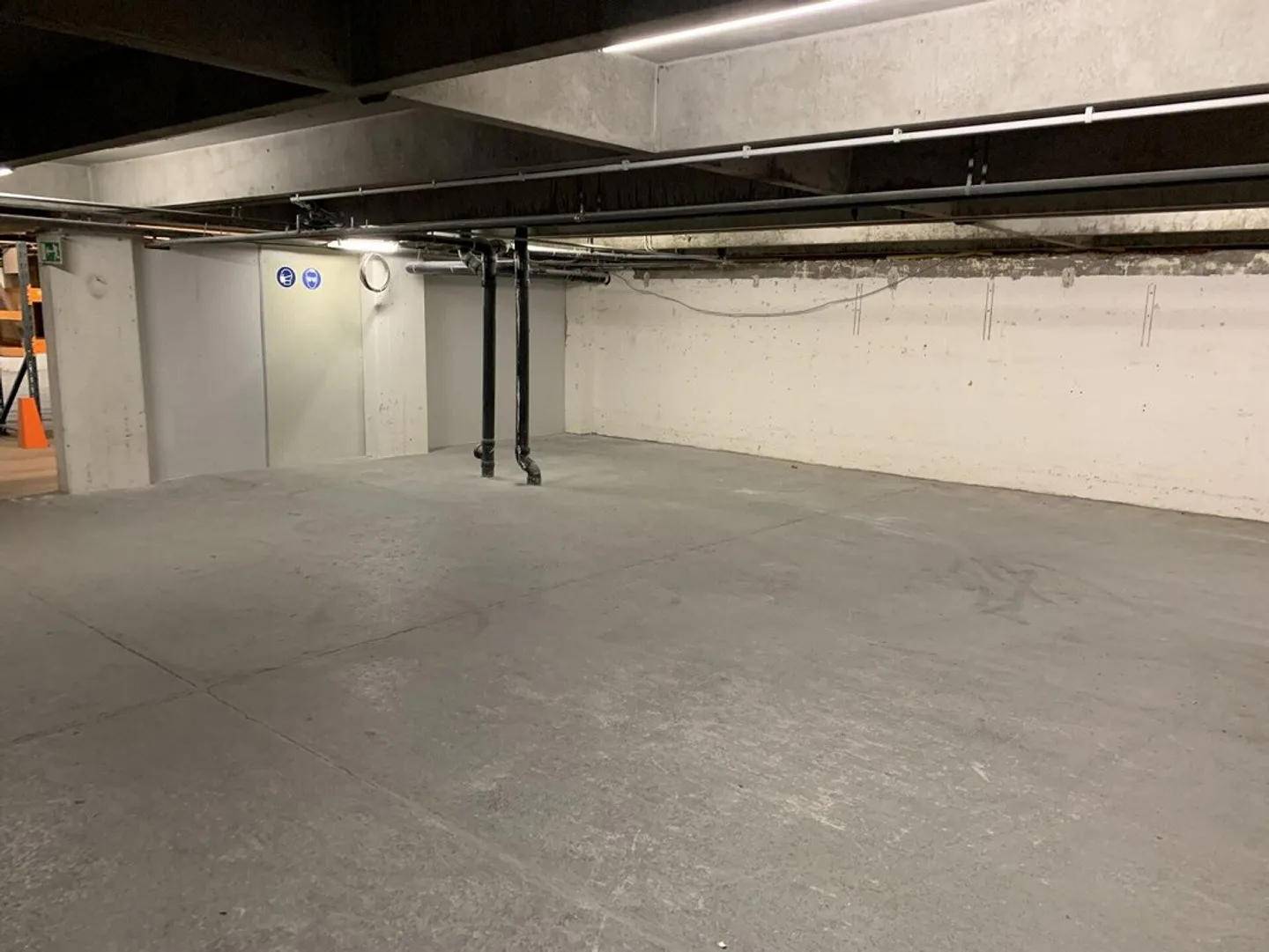 Area di stoccaggio e logistica con carroponte e accettazione merci a Villme... - Foto 3 di 13