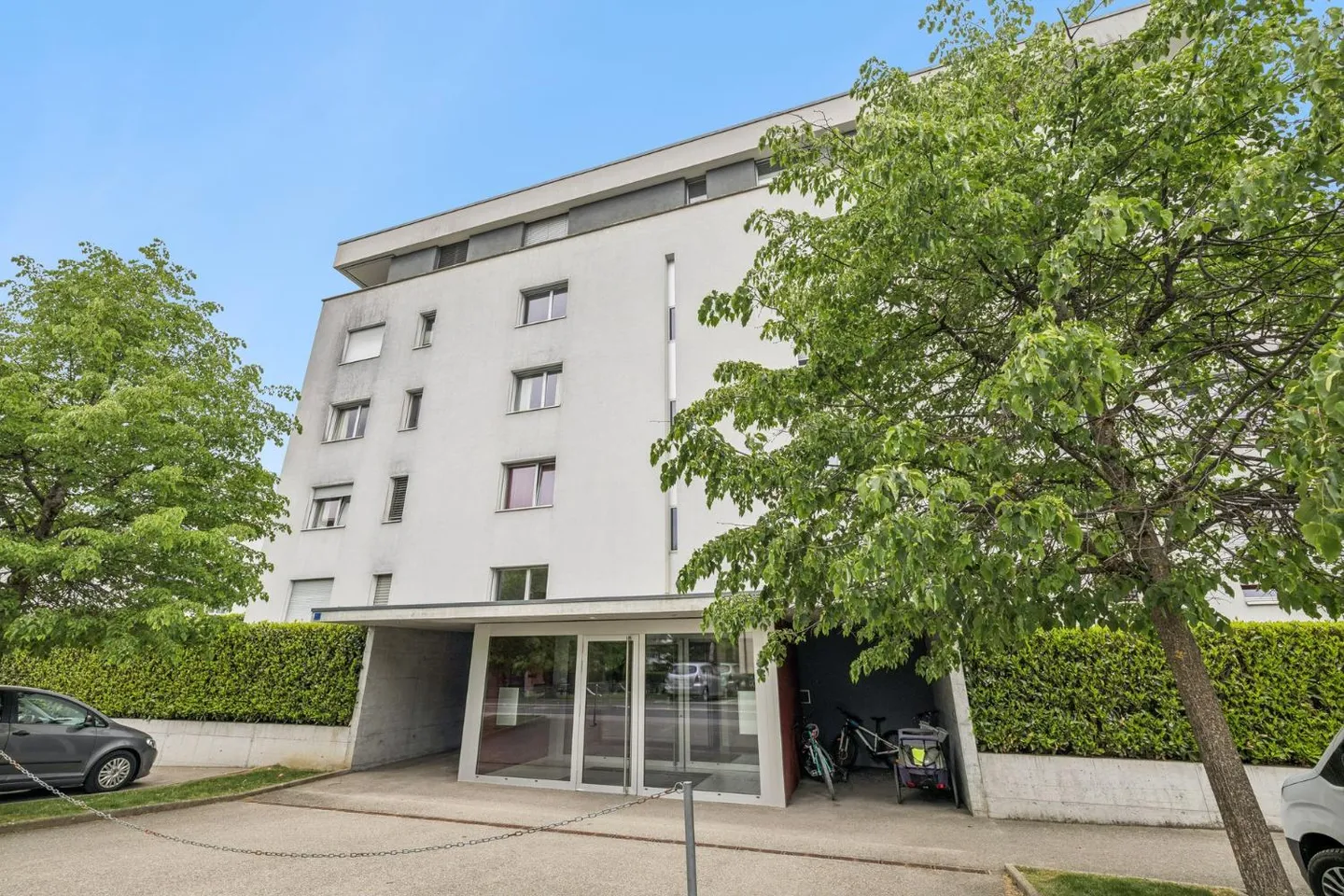 Appartamento moderno con terrazza - Foto 1 di 8