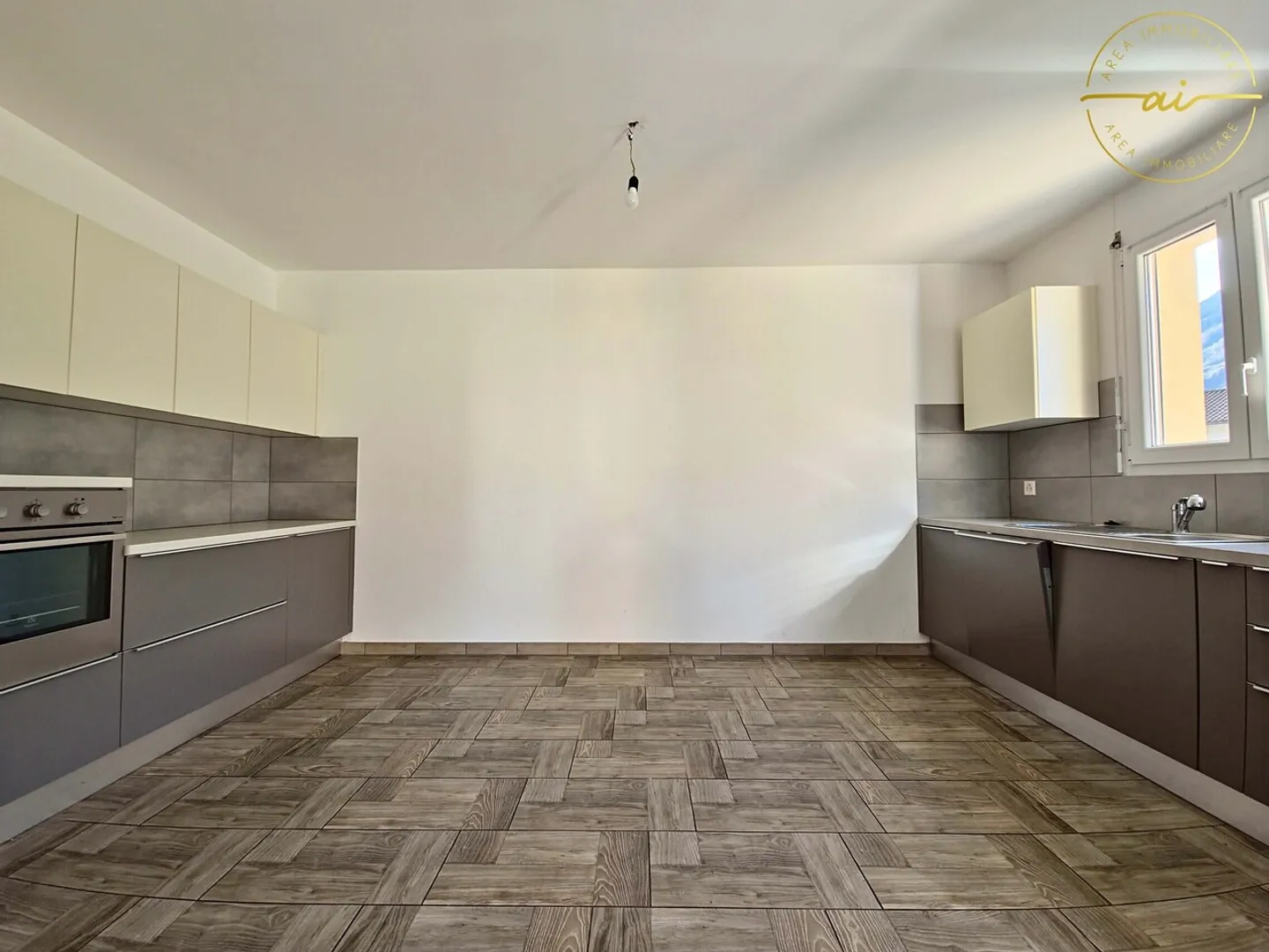 SPLENDIDE MAISON DE BOUT AVEC JARDIN PRIVÉ À CRESCIANO - Photo 8 sur 13