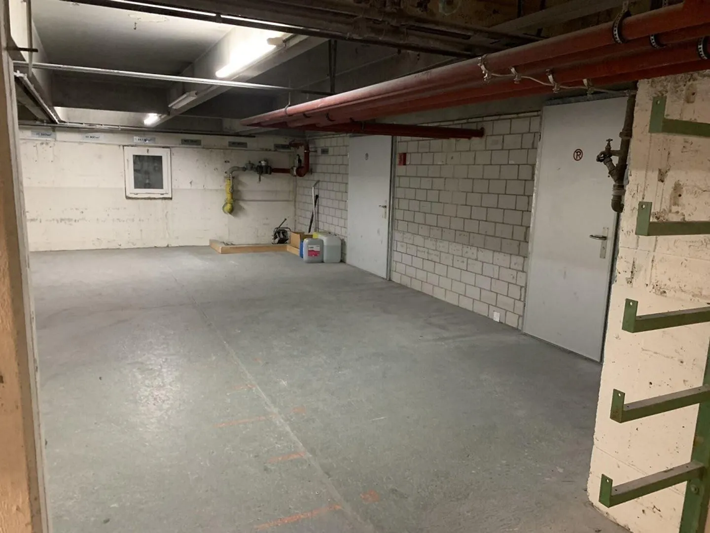 Area di stoccaggio e logistica con carroponte e accettazione merci a Villme... - Foto 5 di 13