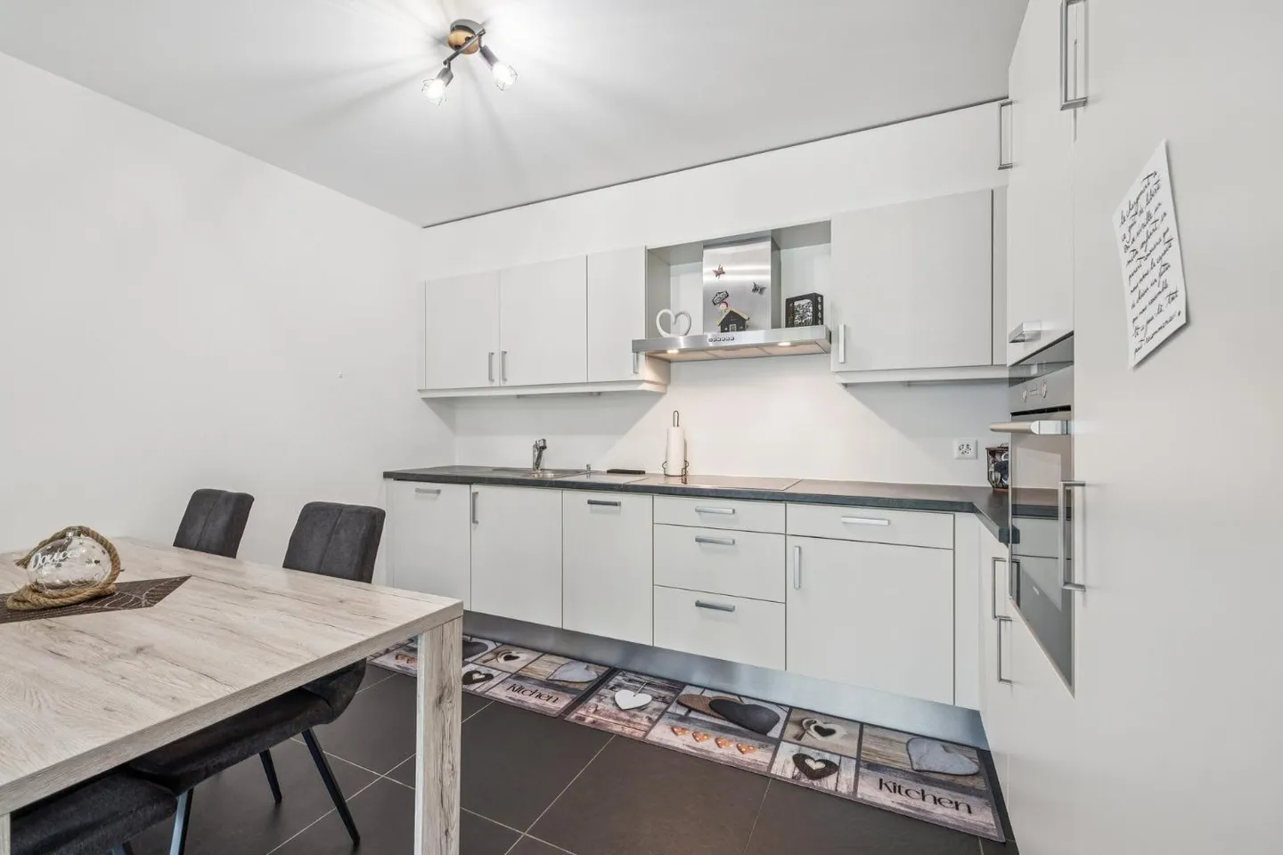 Appartamento moderno con terrazza - Foto 2 di 8