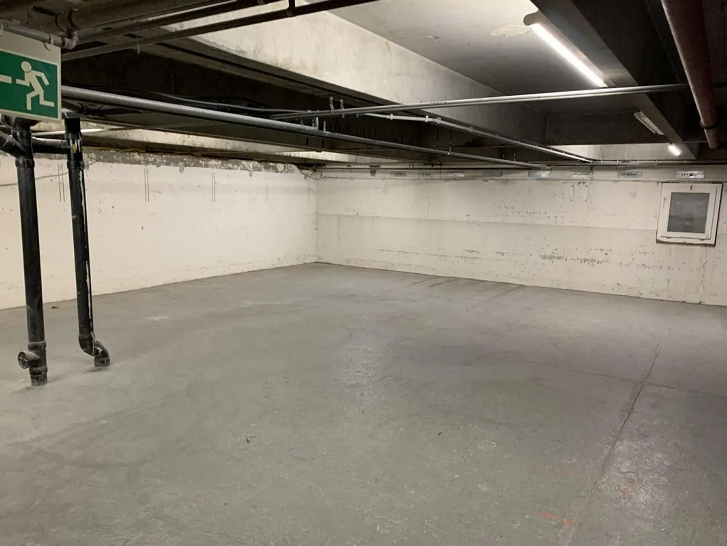 Area di stoccaggio e logistica con carroponte e accettazione merci a Villme... - Foto 6 di 13