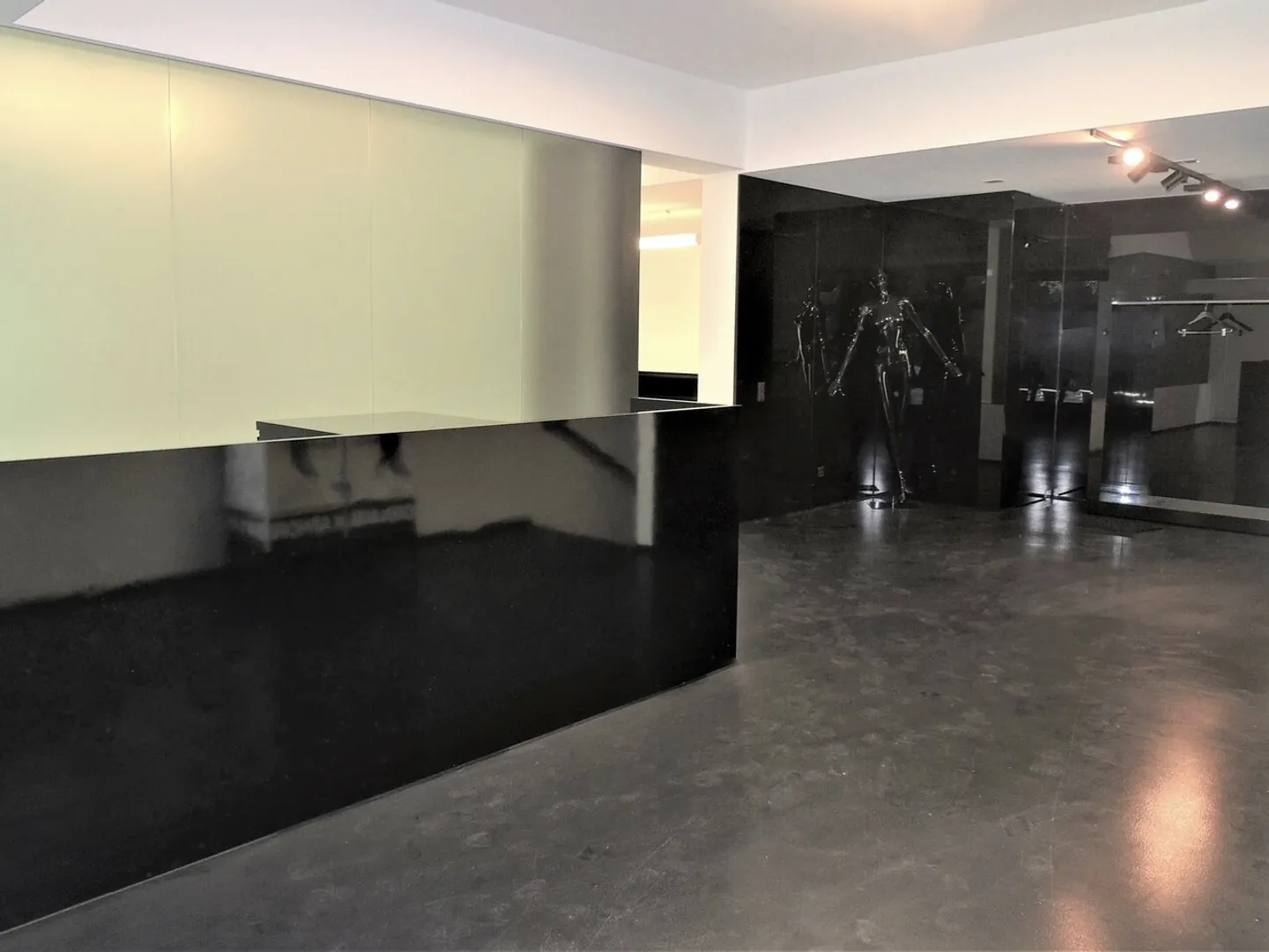 GERÄUMIGES BÜRO MIT GARTEN IN SORENGO - Foto 3 von 11