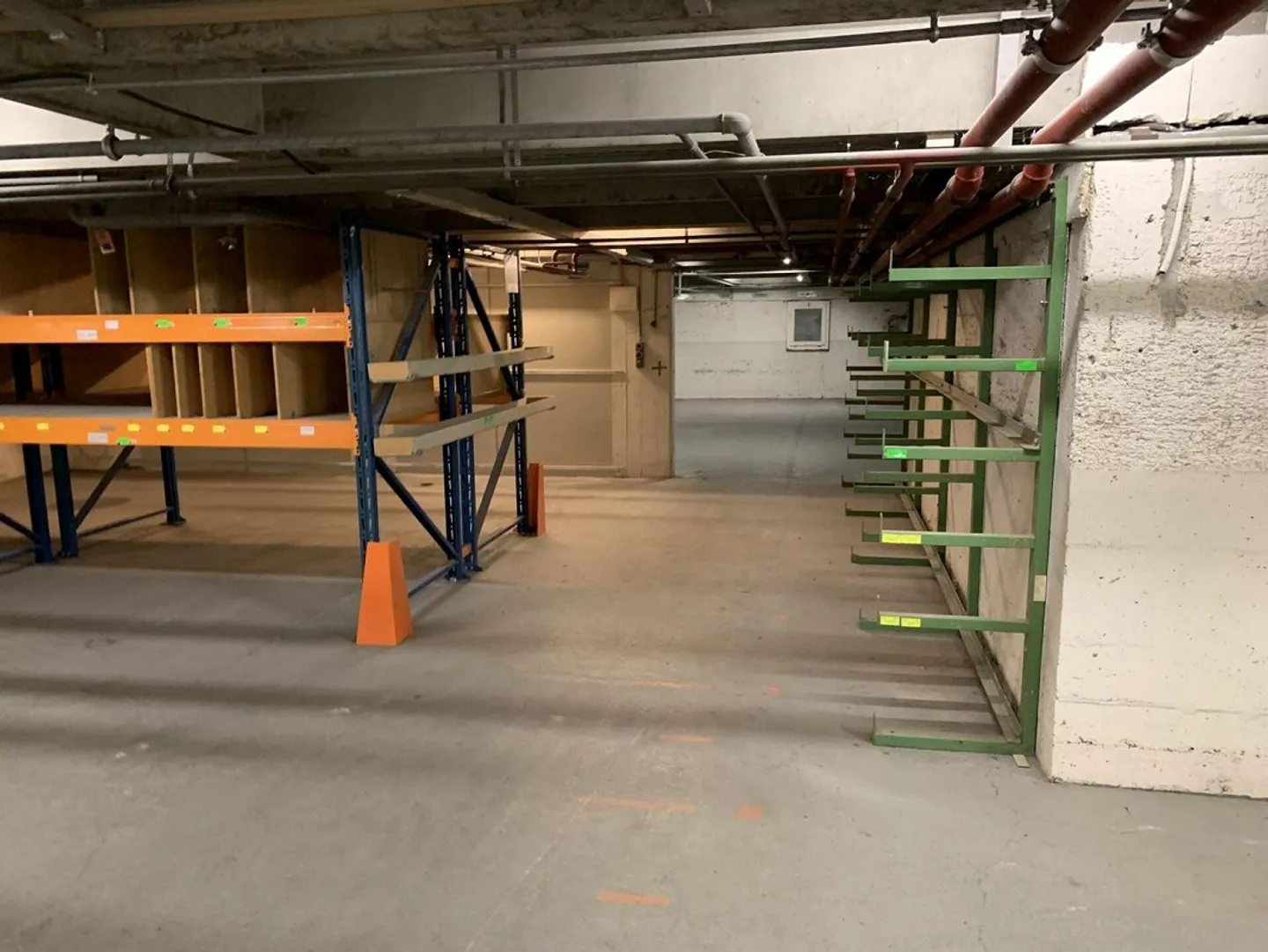 Area di stoccaggio e logistica con carroponte e accettazione merci a Villme... - Foto 8 di 13