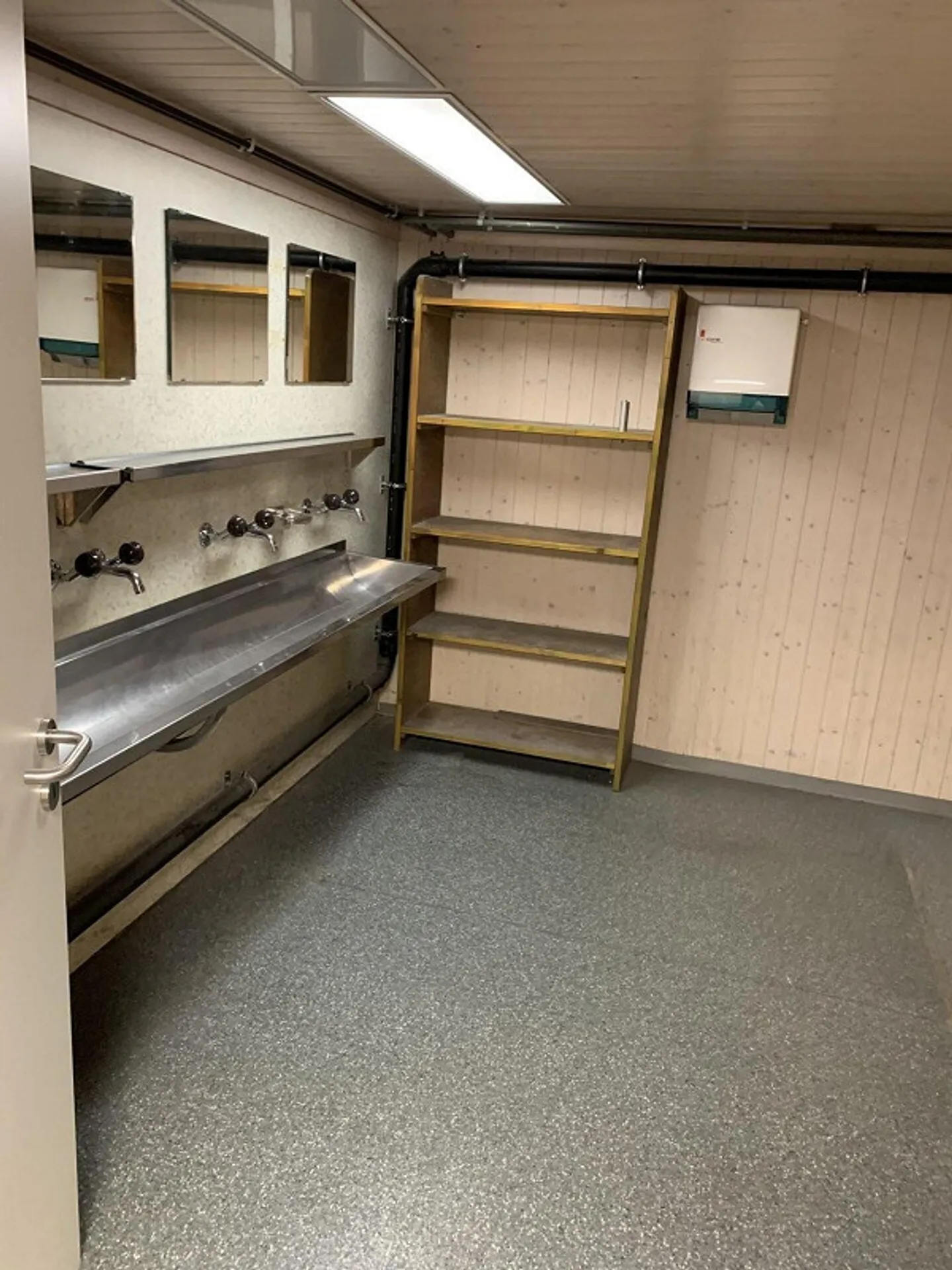 Area di stoccaggio e logistica con carroponte e accettazione merci a Villme... - Foto 9 di 13