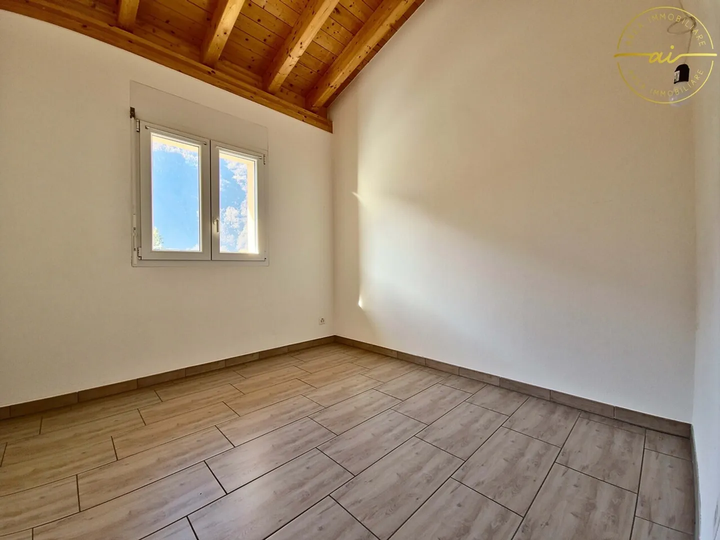 SPLENDIDE MAISON DE BOUT AVEC JARDIN PRIVÉ À CRESCIANO - Photo 11 sur 13