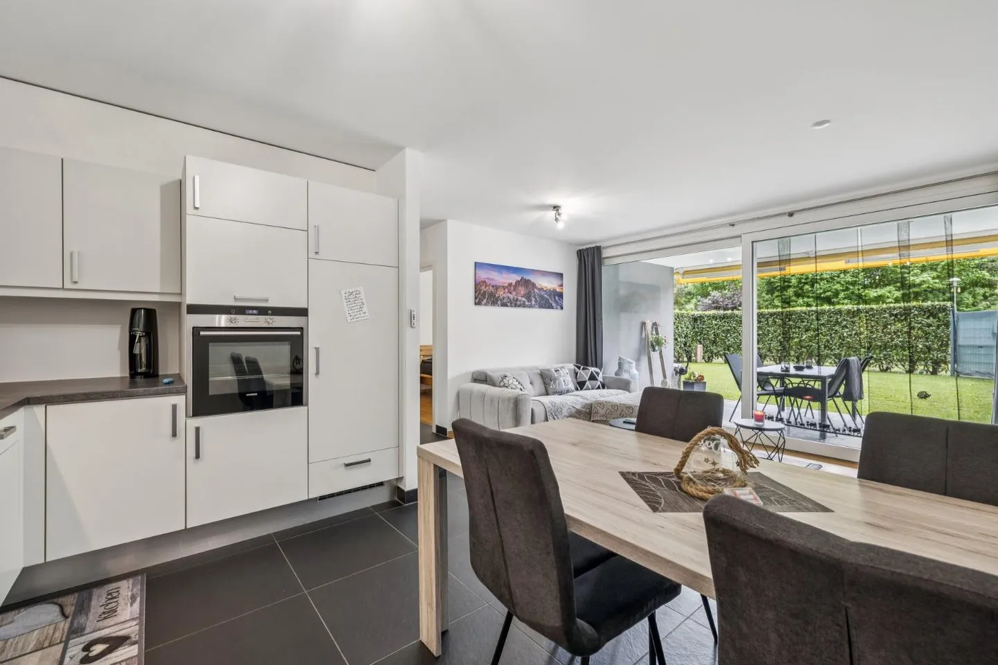 Appartamento moderno con terrazza - Foto 4 di 8