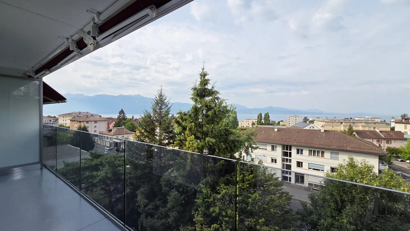 Apartment with 3.5 rooms, completely renovated, with lake view - Photo 4 of 10