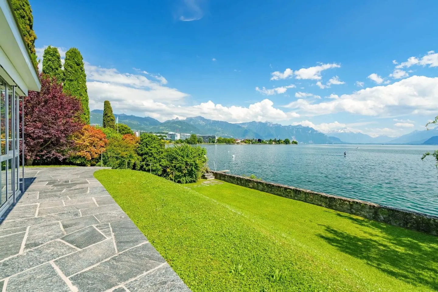 Live "with your feet in the water" - An exceptional property by the lake - Photo 1 of 13