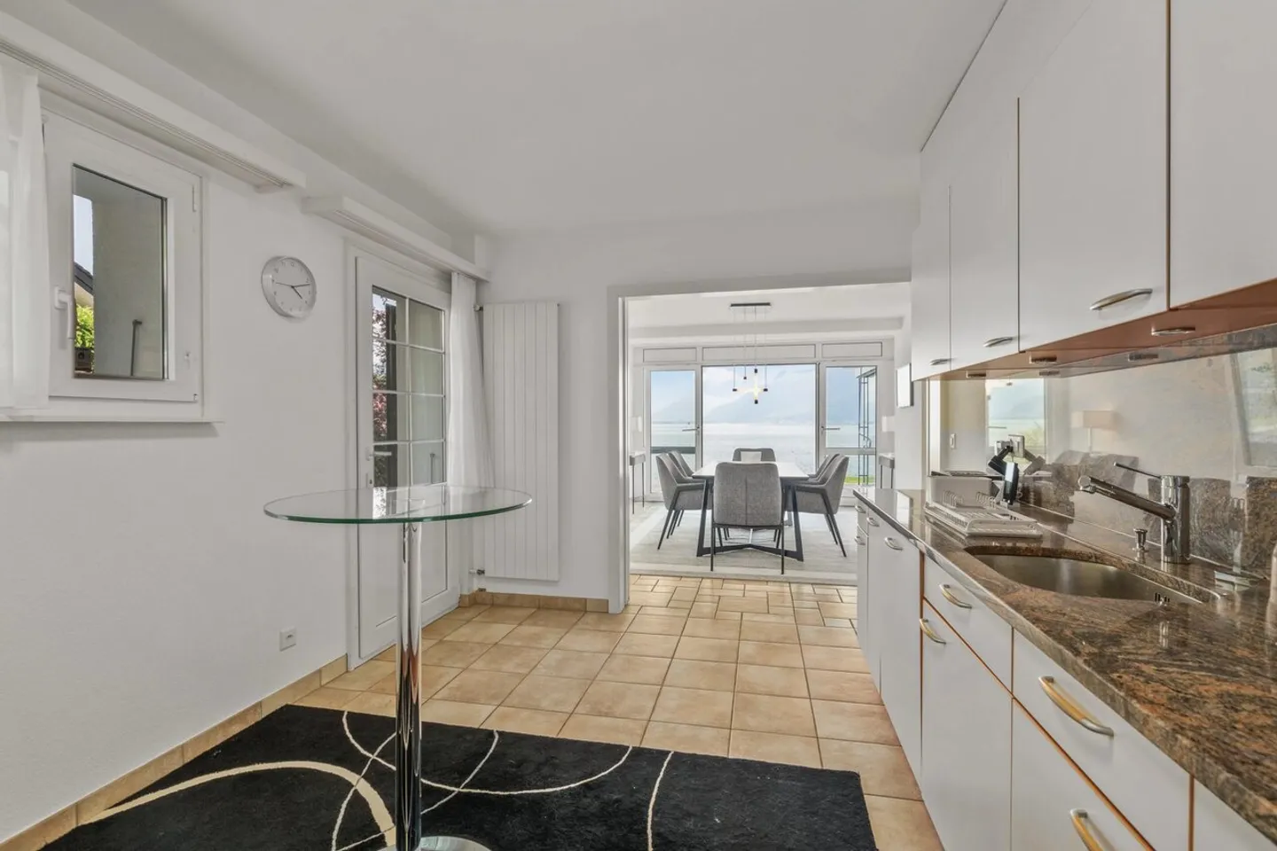 Live "with your feet in the water" - An exceptional property by the lake - Photo 6 of 13