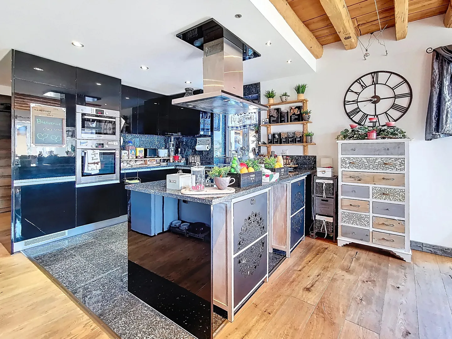 Charming duplex with a view of the Dents du Midi! - Photo 2 of 8