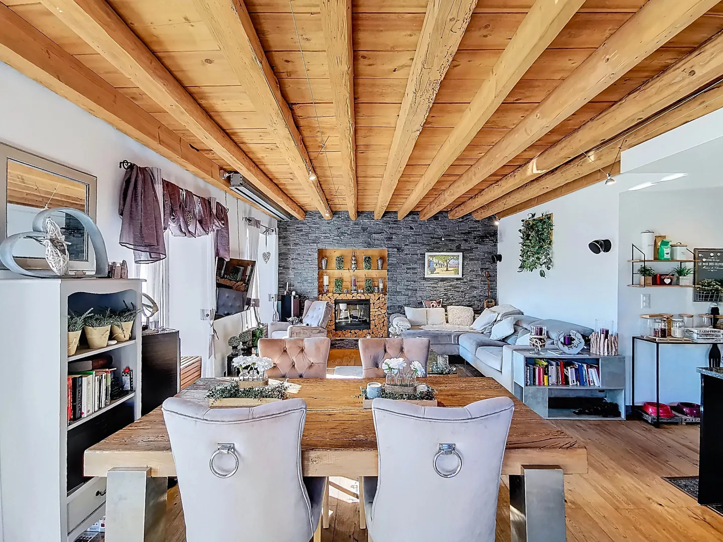 Charming duplex with a view of the Dents du Midi! - Photo 3 of 8