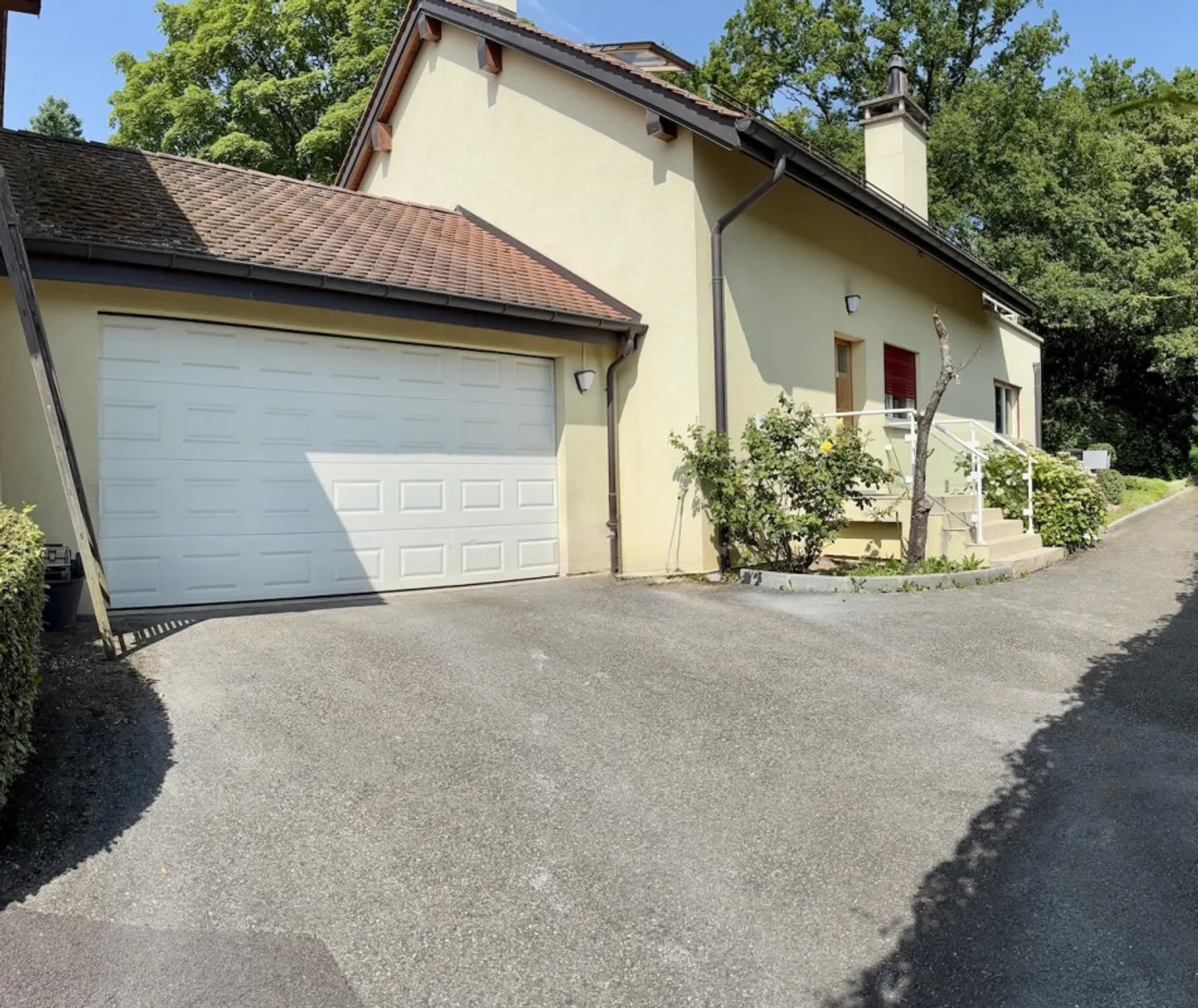 House on the Heights of Chambésy - Photo 2 of 14