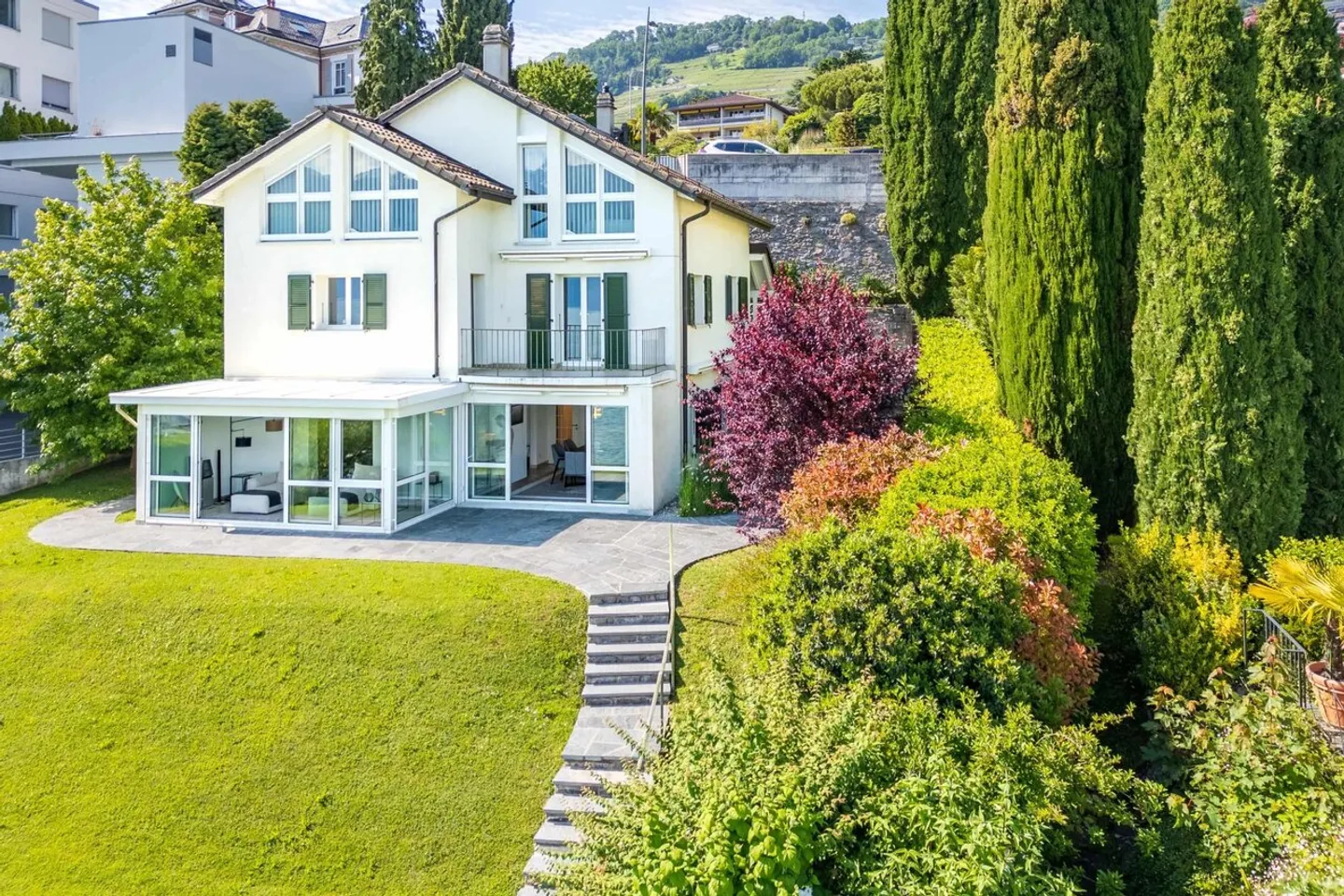 Live "with your feet in the water" - An exceptional property by the lake - Photo 13 of 13