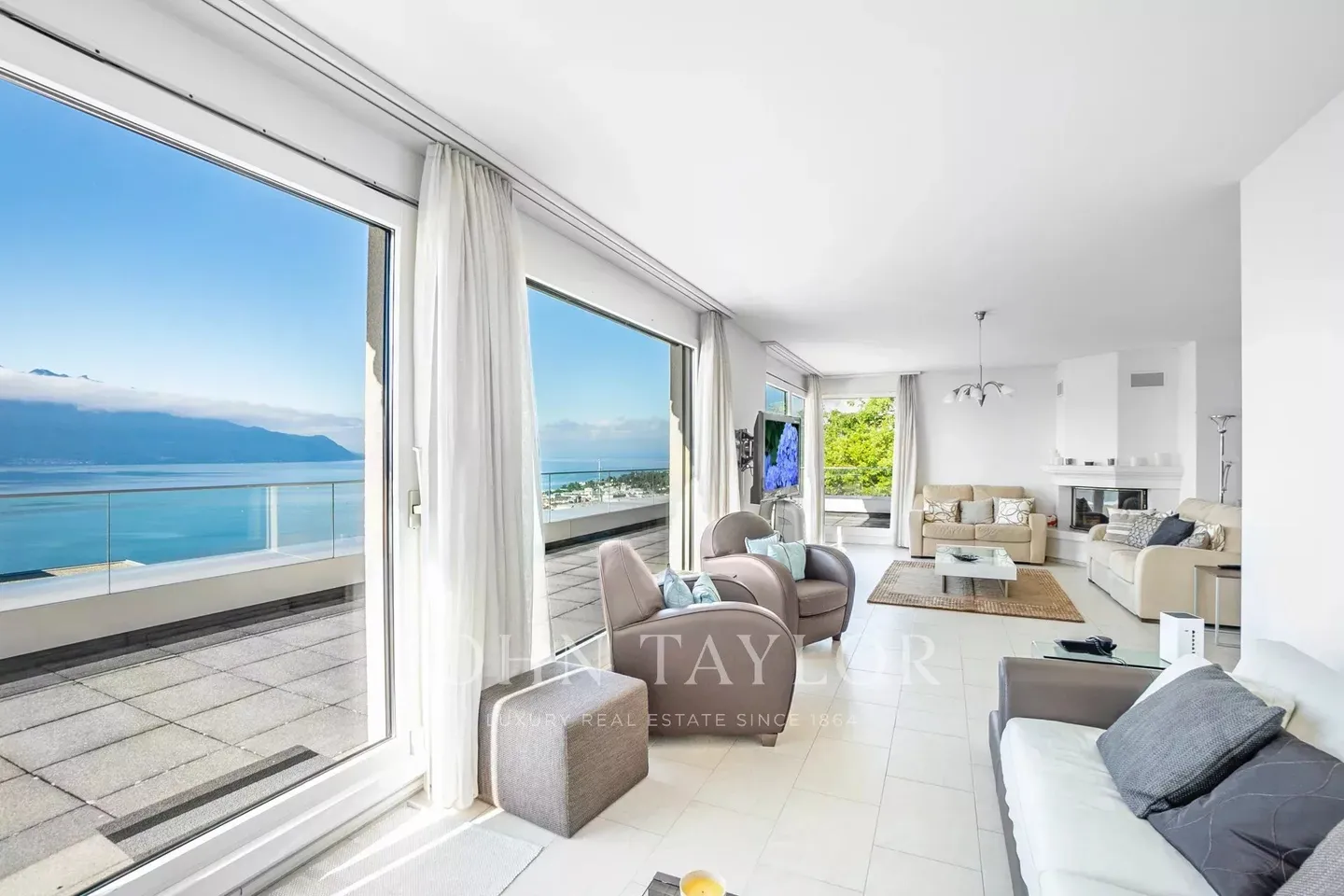 Attique de 180M2 avec vue panoramique sur le lac - Photo 3 sur 8