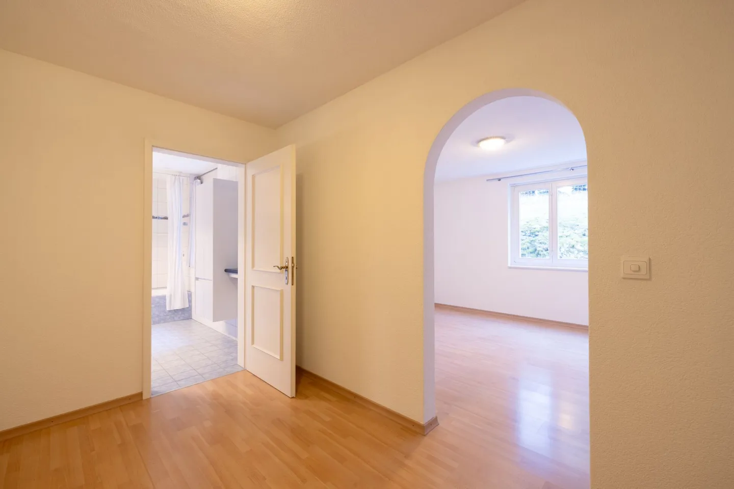 Grande et lumineuse appartement de 4.5 pièces dans un endroit calme à Starrkirch-Wil - Photo 9 sur 13