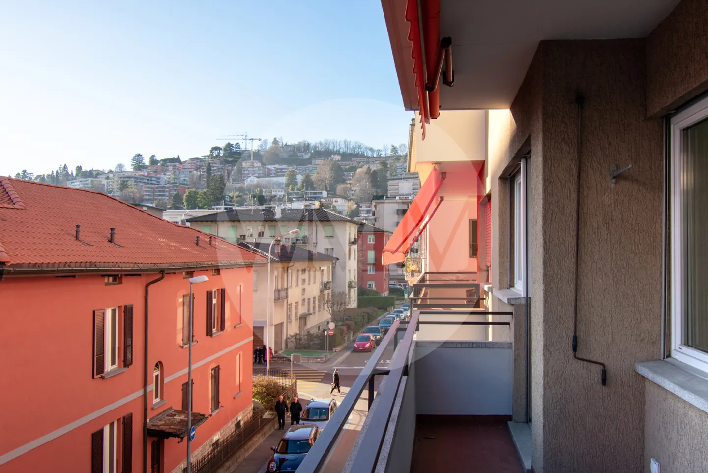 COMFORTABLE AND SPACIOUS 3.5 ROOMS IN A WELL-SERVED AREA - Photo 1 of 6