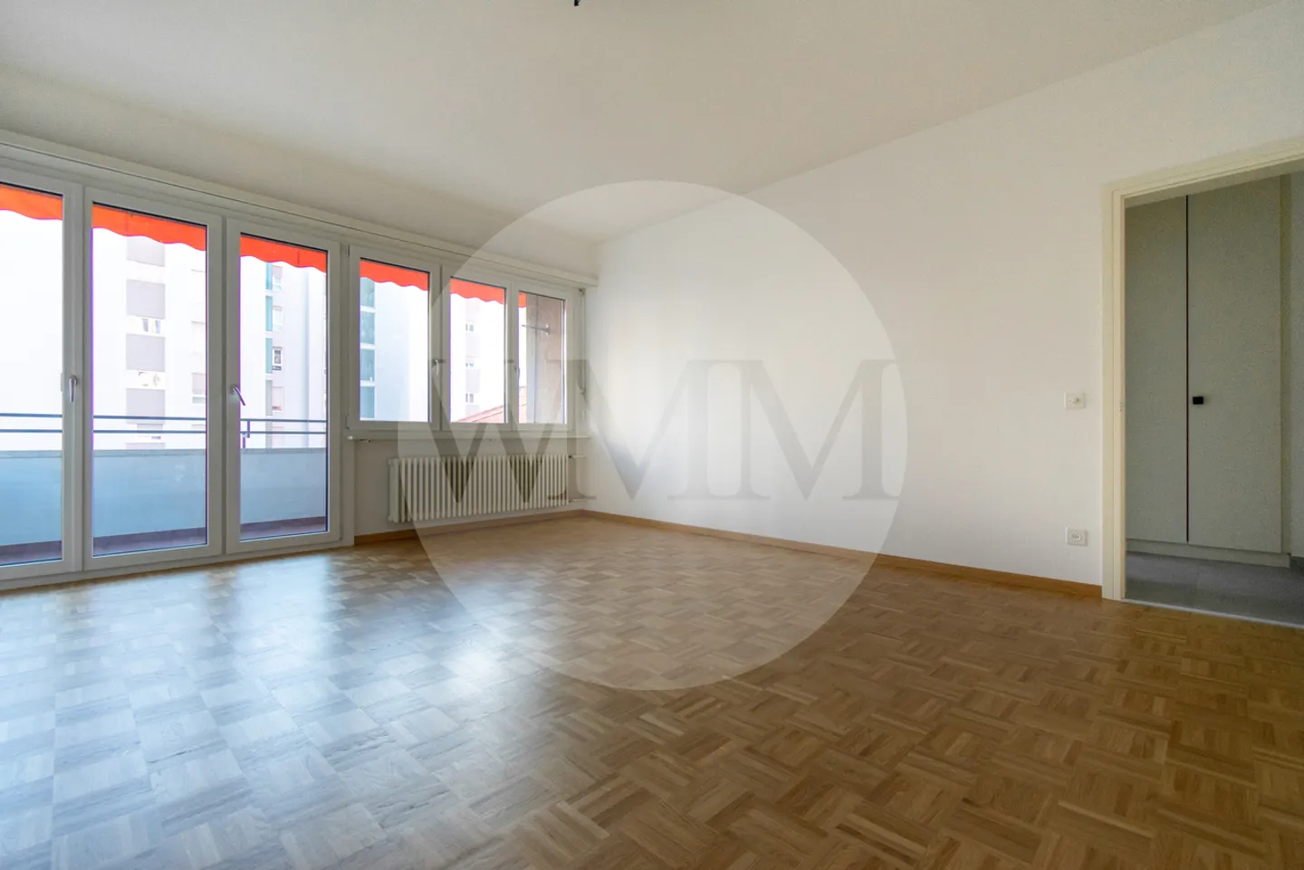 COMFORTABLE AND SPACIOUS 3.5 ROOMS IN A WELL-SERVED AREA - Photo 3 of 6