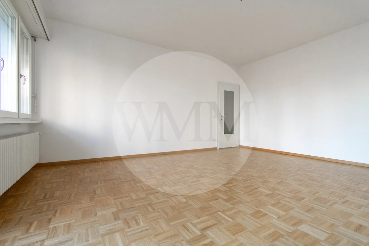 COMFORTABLE AND SPACIOUS 3.5 ROOMS IN A WELL-SERVED AREA - Photo 4 of 6