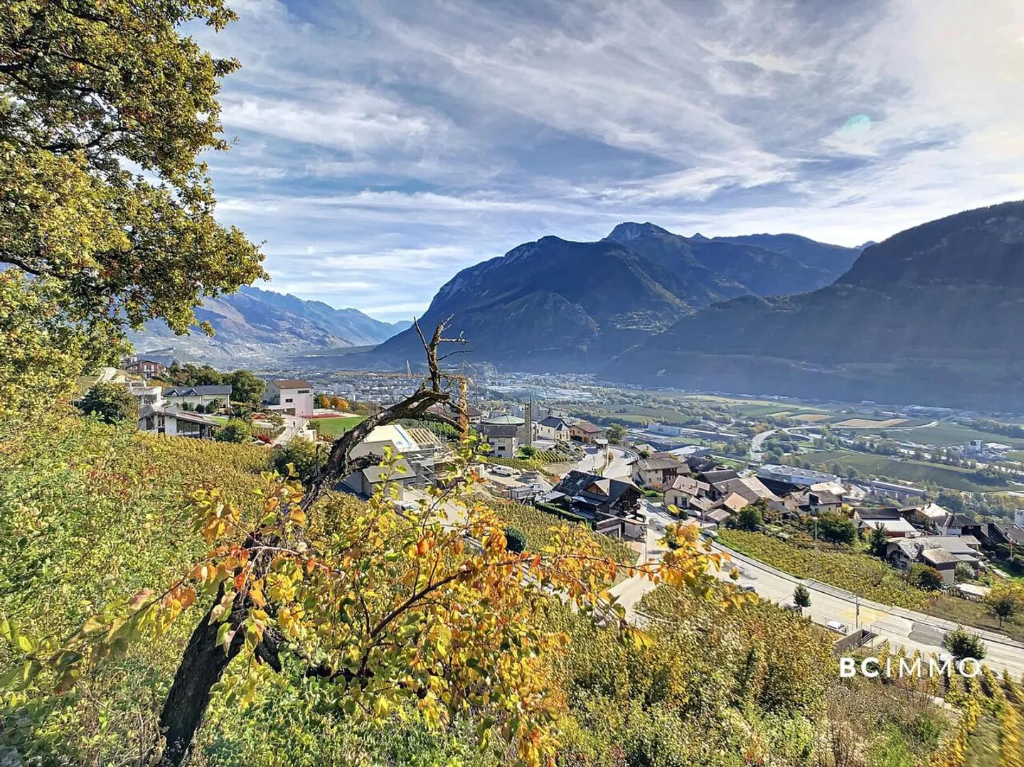 Authentic guardhouse in the heart of the Sierre vineyard - Photo 1 of 13