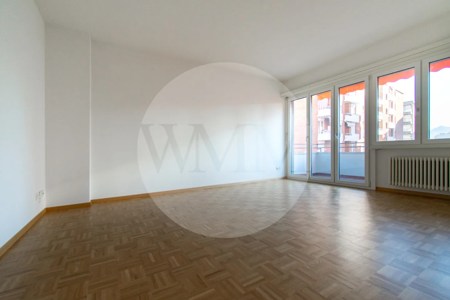 COMFORTABLE AND SPACIOUS 3.5 ROOMS IN A WELL-SERVED AREA - Photo 2 of 6