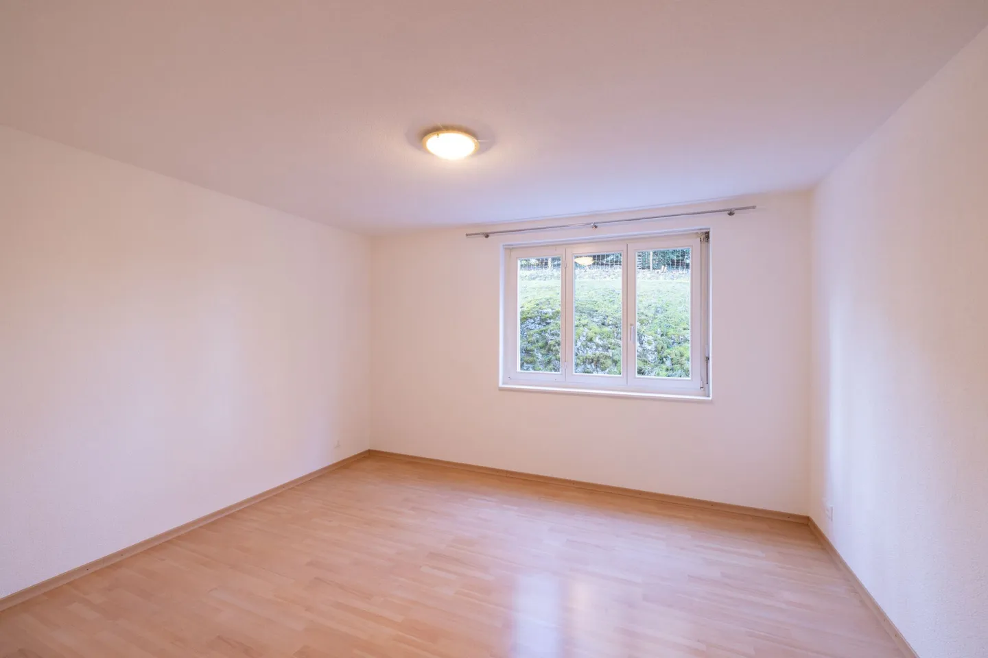 Grande et lumineuse appartement de 4.5 pièces dans un endroit calme à Starrkirch-Wil - Photo 11 sur 13