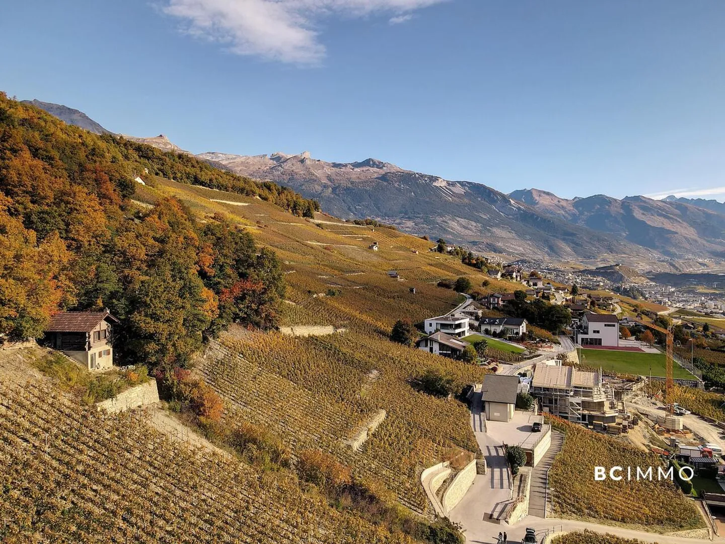 Authentic guardhouse in the heart of the Sierre vineyard - Photo 4 of 13