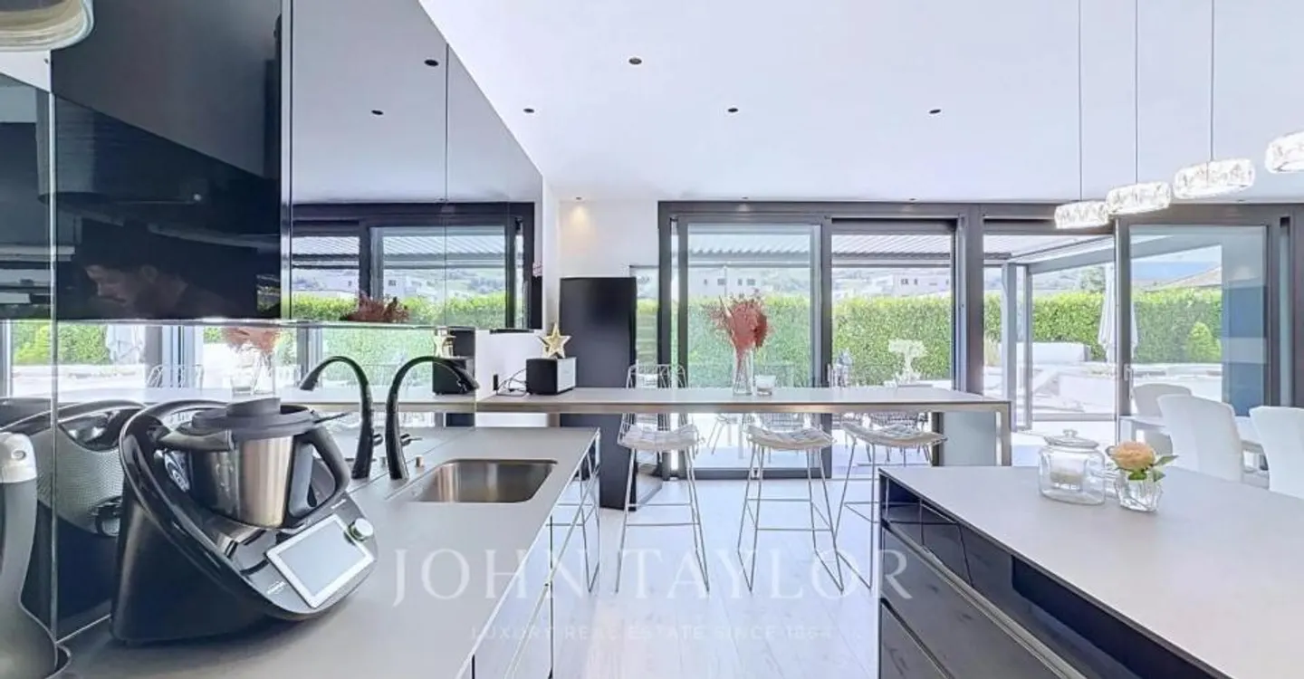 Villa contemporaine avec piscine - Photo 3 sur 9