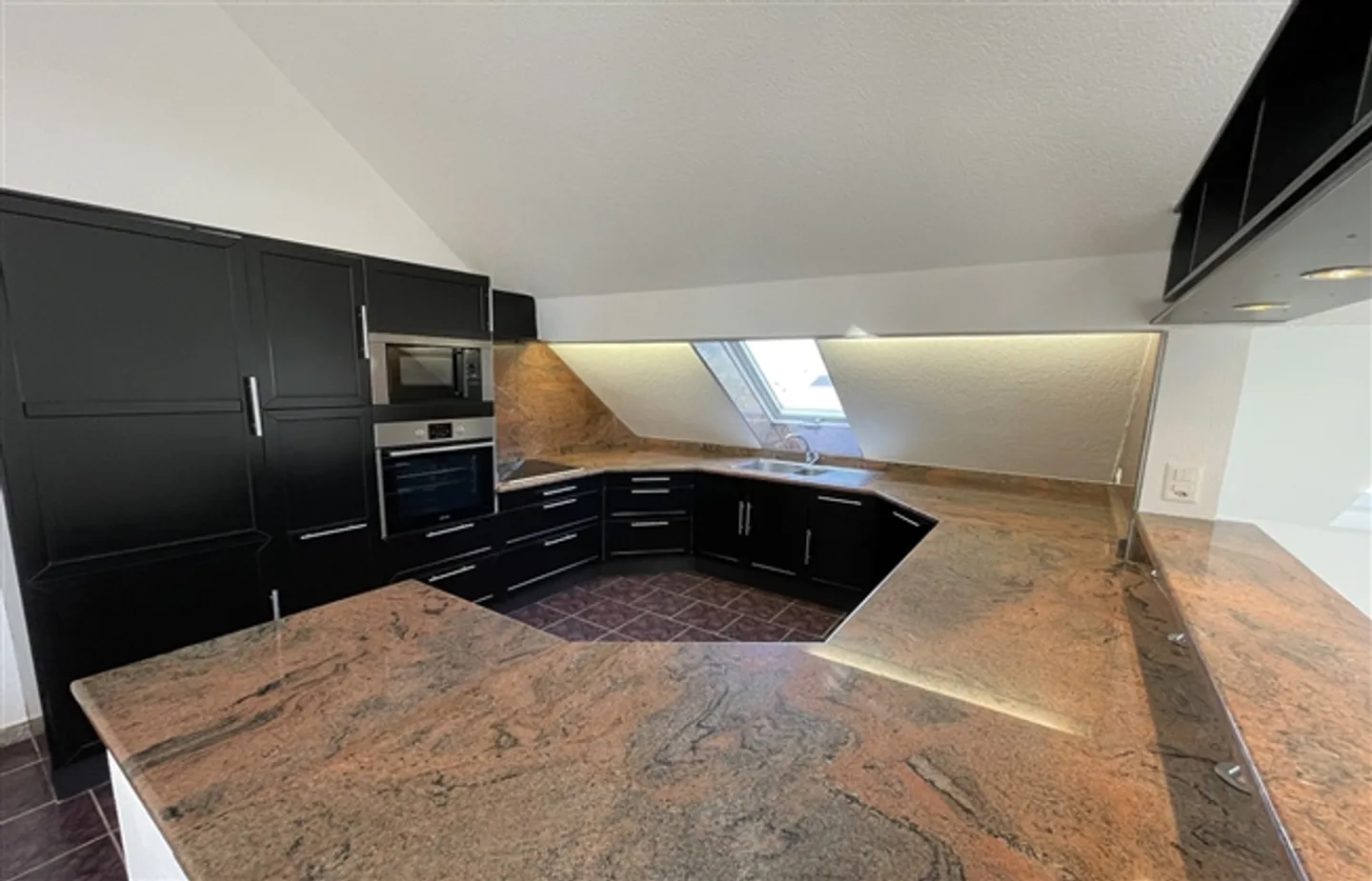 «3.5 Zimmer Triplex-Wohnung im Erdgeschoss mit Garage inklusive» - Foto 3 von 10