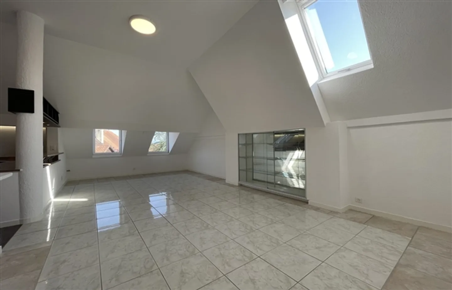 «3.5 Zimmer Triplex-Wohnung im Erdgeschoss mit Garage inklusive» - Foto 4 von 10