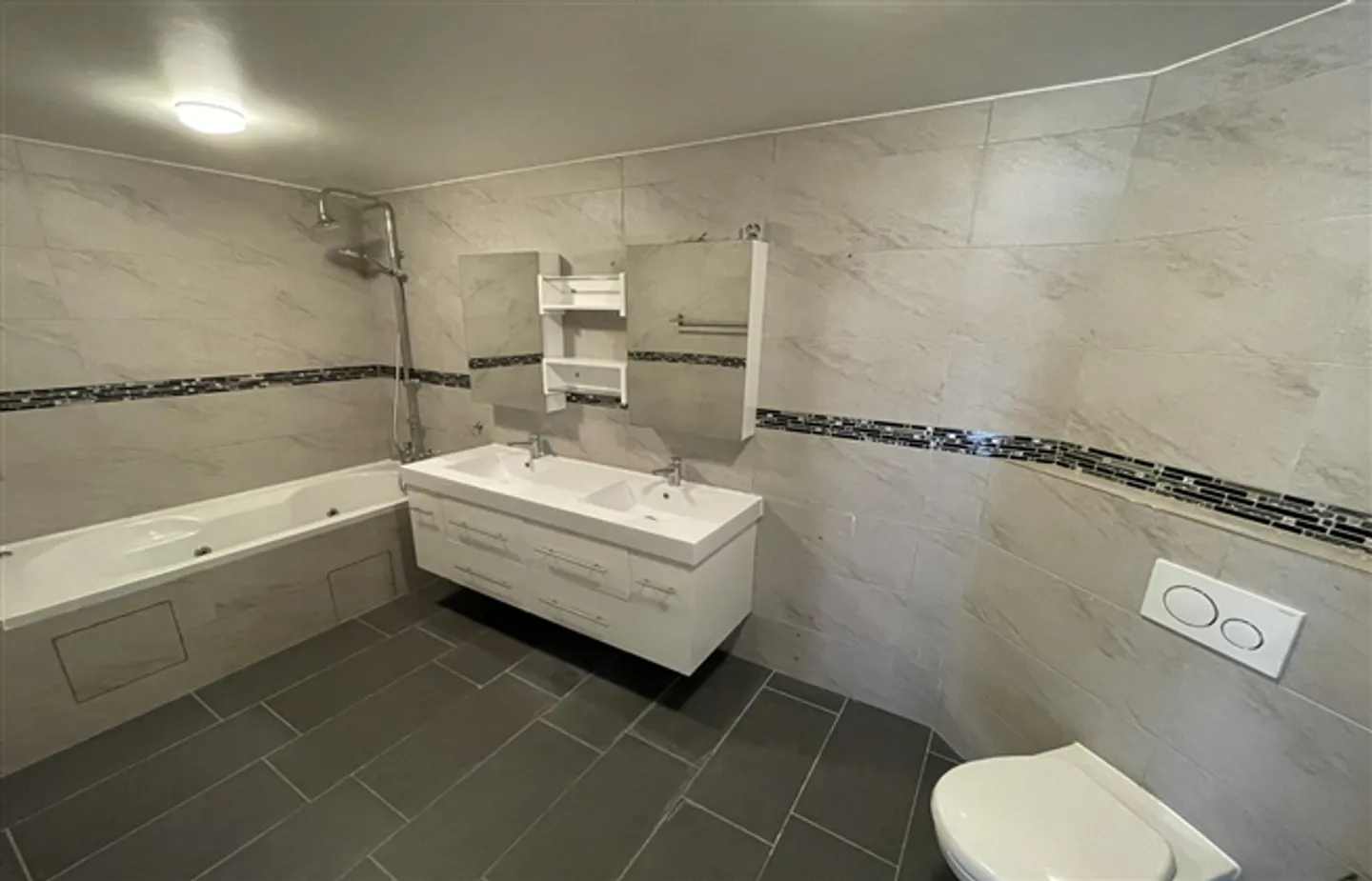 «3.5 Zimmer Triplex-Wohnung im Erdgeschoss mit Garage inklusive» - Foto 10 von 10