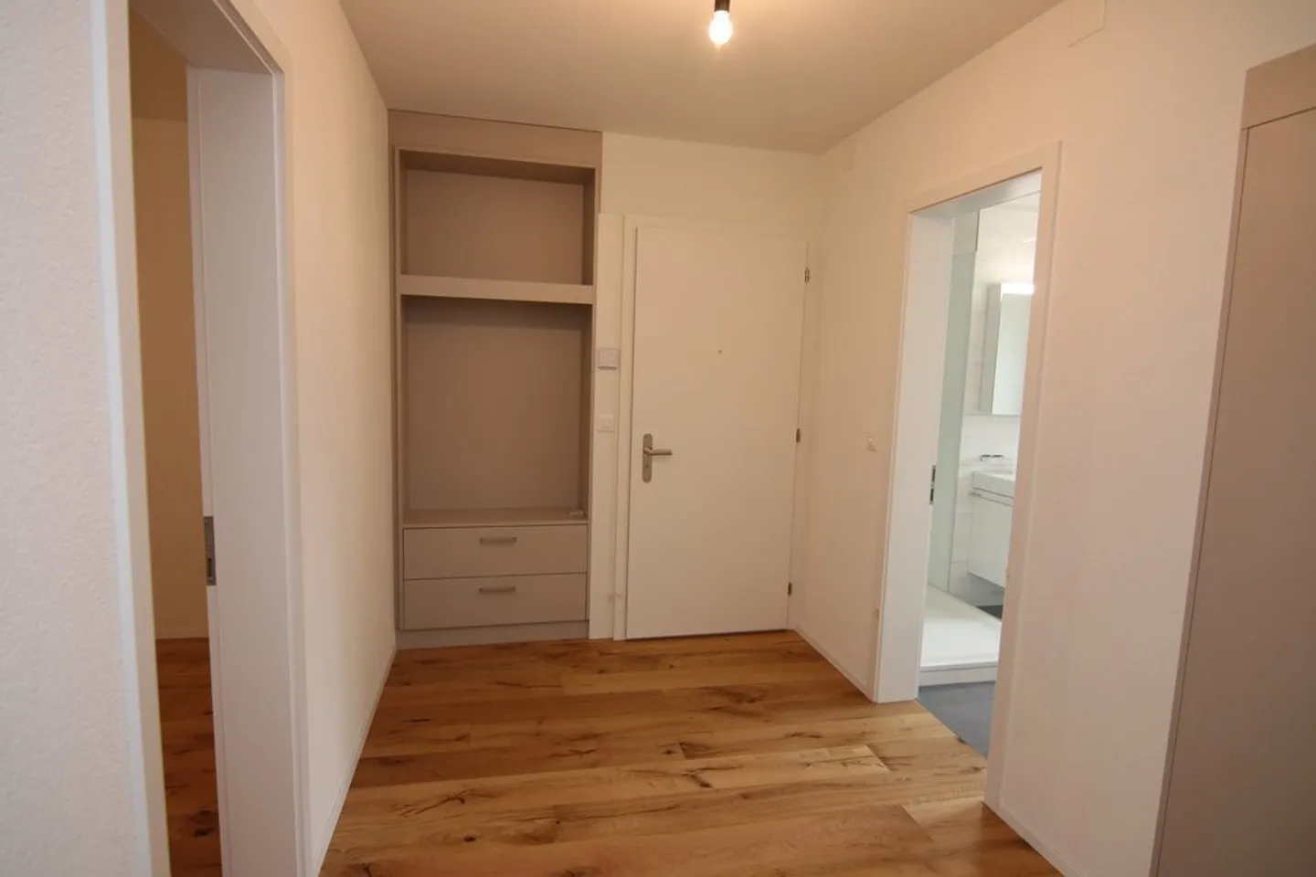 Top modern and renovated 3.5-room apartment in District 3 - Photo 4 of 7