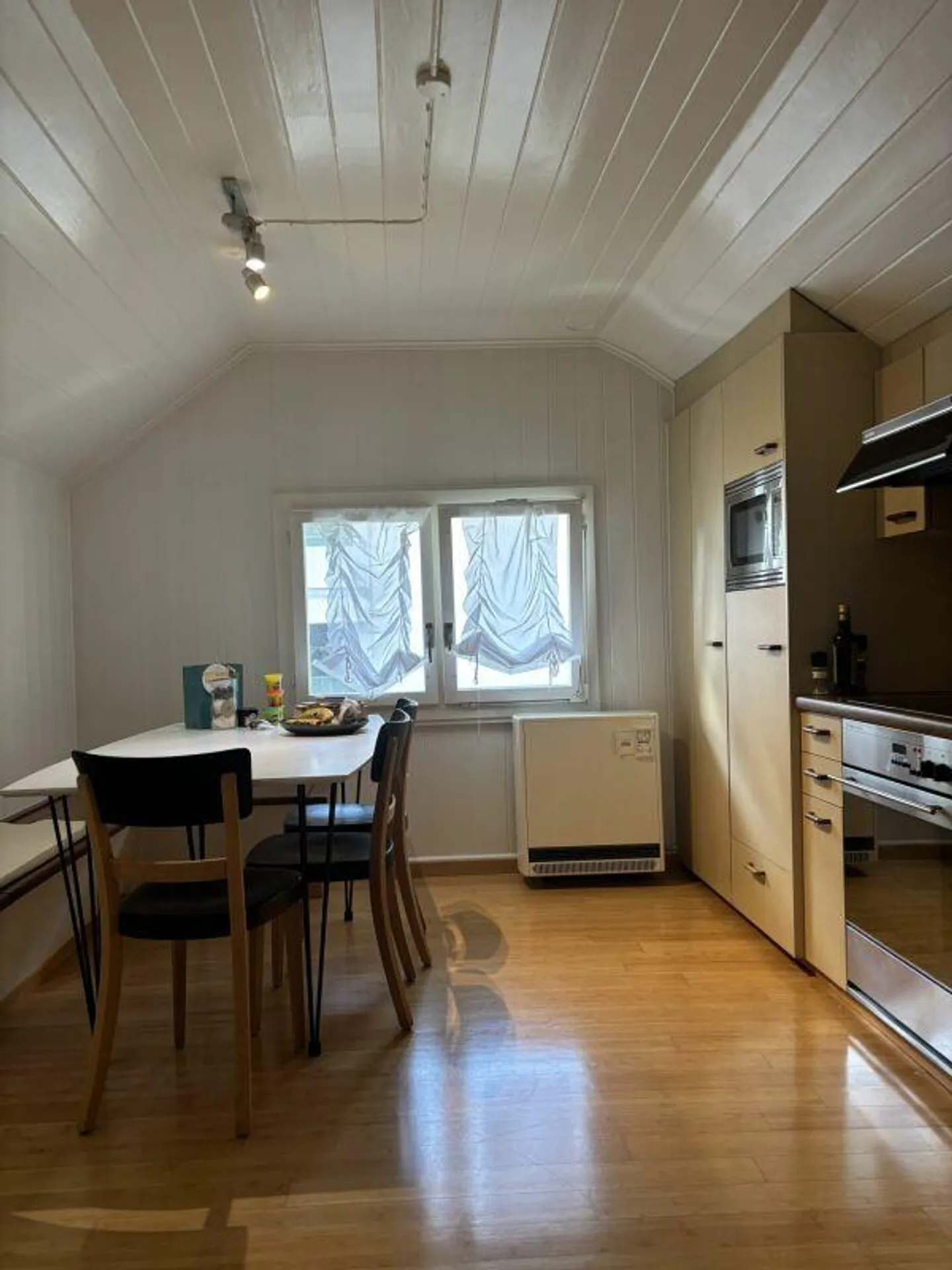 Cozy 3.5-room attic apartment including single garage and outdoor parking... - Photo 9 of 11