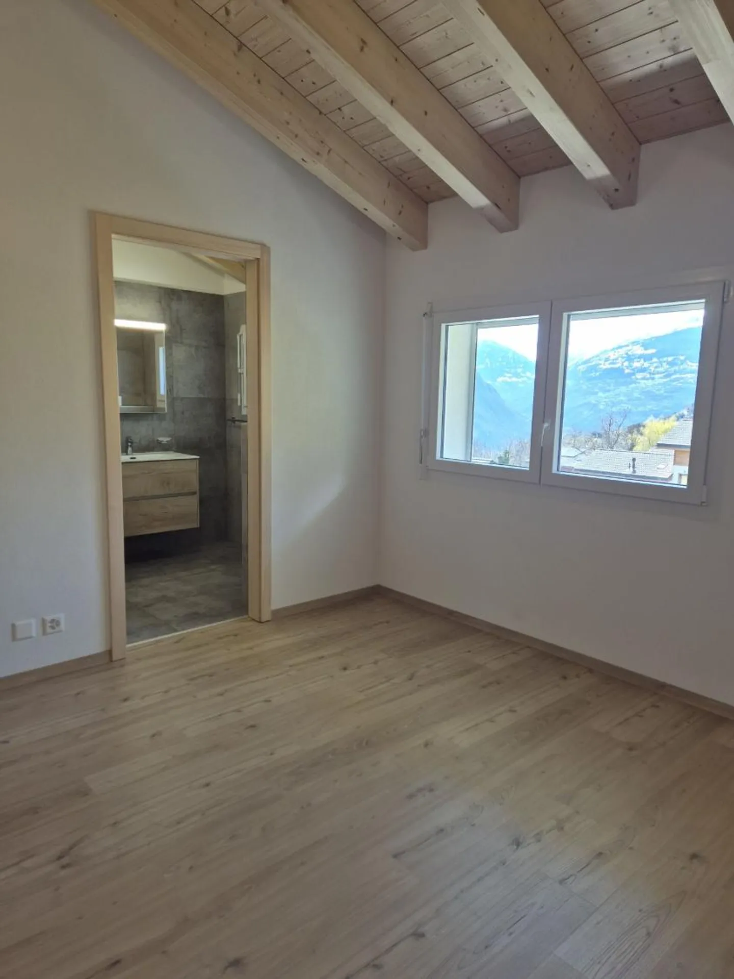 Wunderschöne Penthousewohnung mit 4,5 Zimmern - Foto 6 von 10