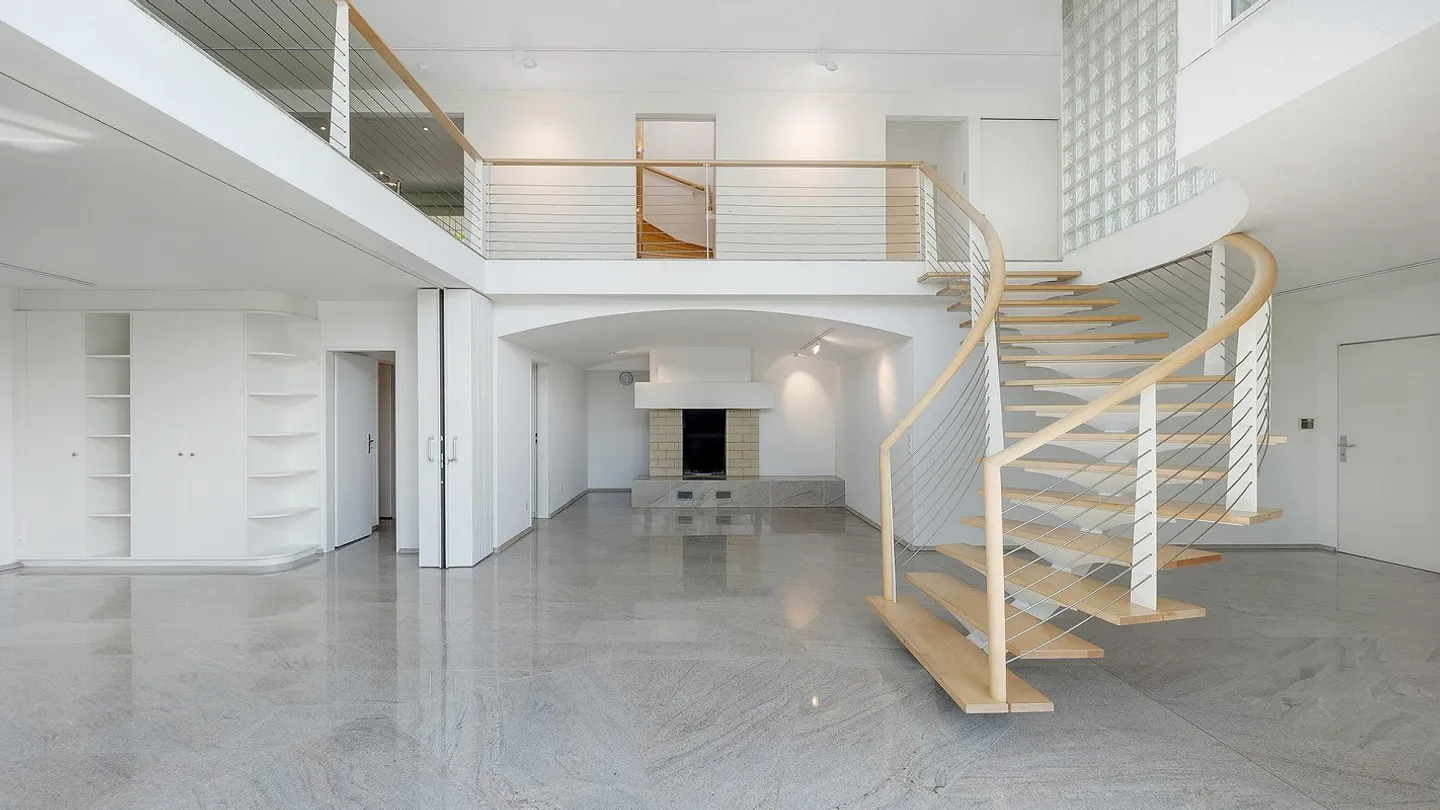 Casa unifamiliare in una posizione soleggiata con un ampio giardino e piscina - Foto 4 di 8