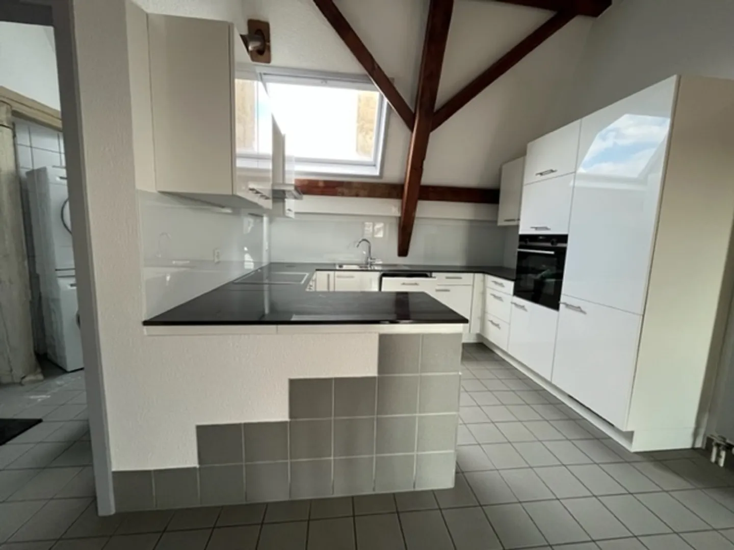 magnificent fully renovated 4.5 room apartment - Photo 5 of 12