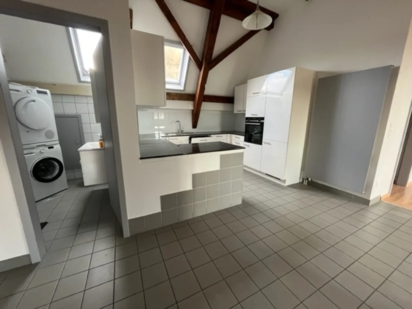 magnificent fully renovated 4.5 room apartment - Photo 6 of 12