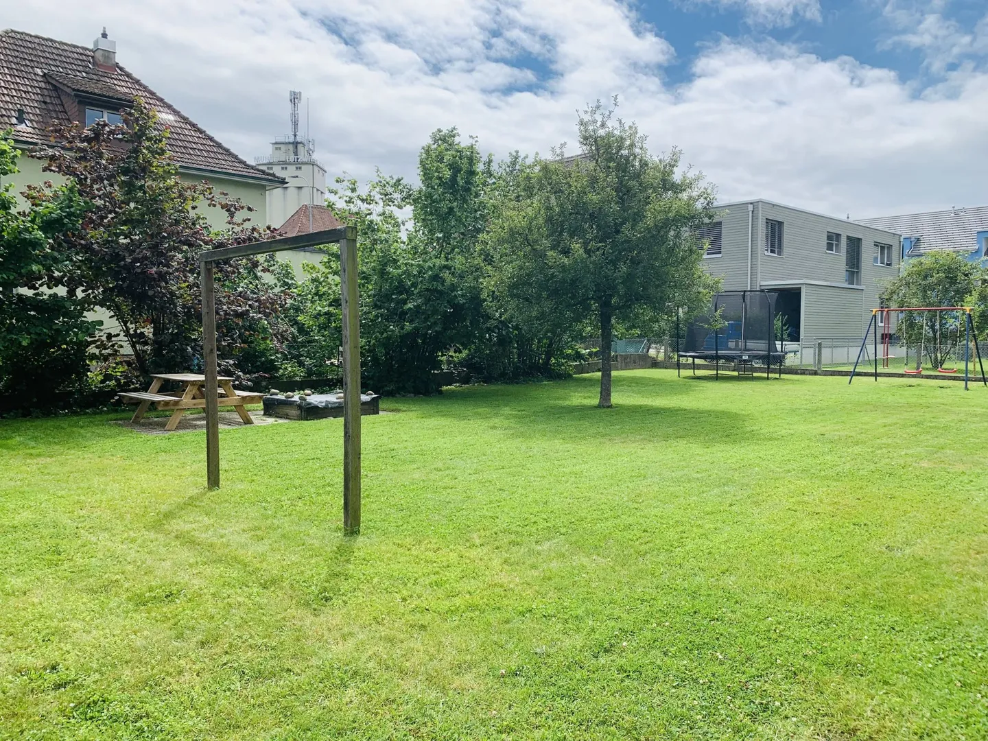 Charmante Dachwohnung mit Balkon - Foto 2 von 11