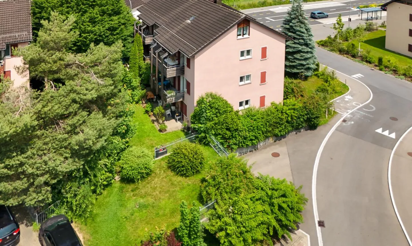 Wohngebäude Eschenbach SG - Foto 2 von 13